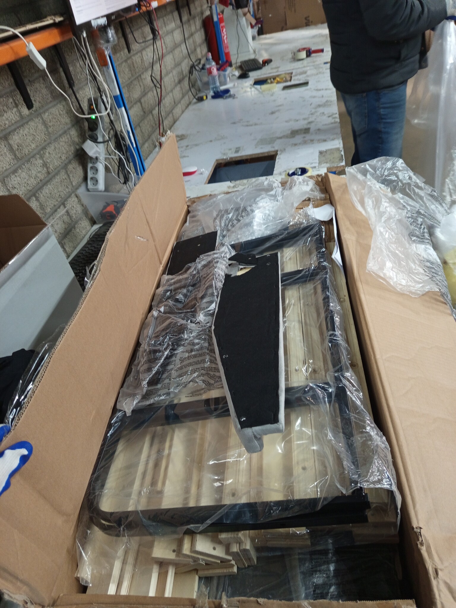 vidaXL Bedframe 140x200 cm Fluweel Grijs - 60% Korting!