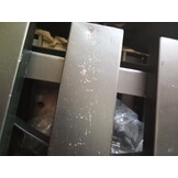 Grill beczkowy na węgiel z półkami i kółkami 115x85x95 cm stal czarny