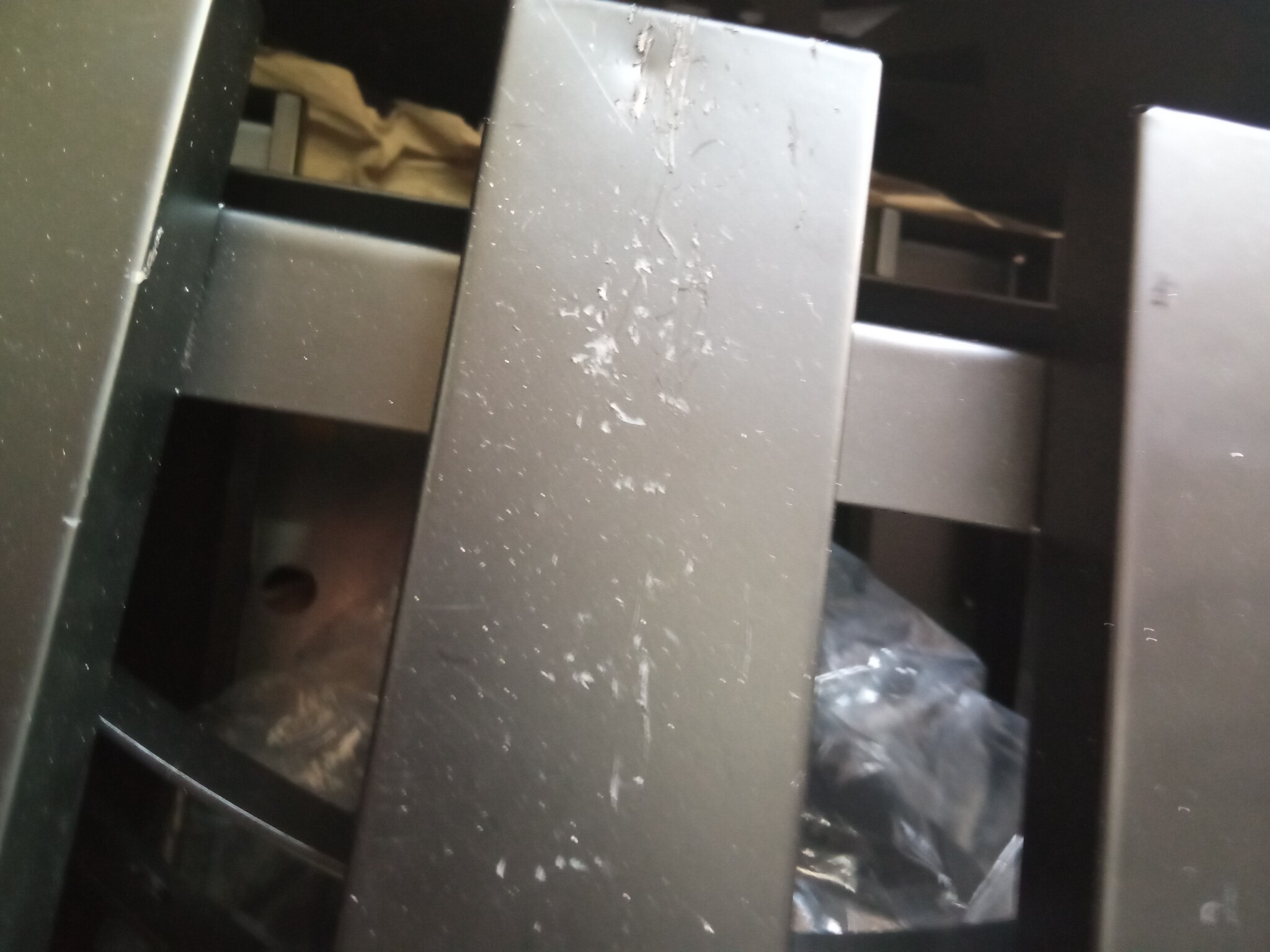 Grill beczkowy na węgiel z półkami i kółkami 115x85x95 cm stal czarny