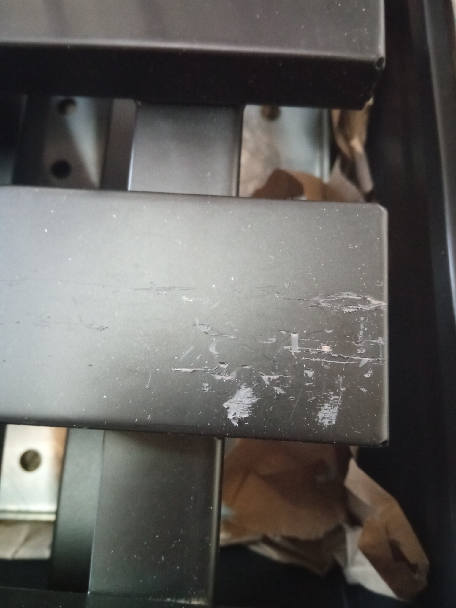 Grill beczkowy na węgiel z półkami i kółkami 115x85x95 cm stal czarny