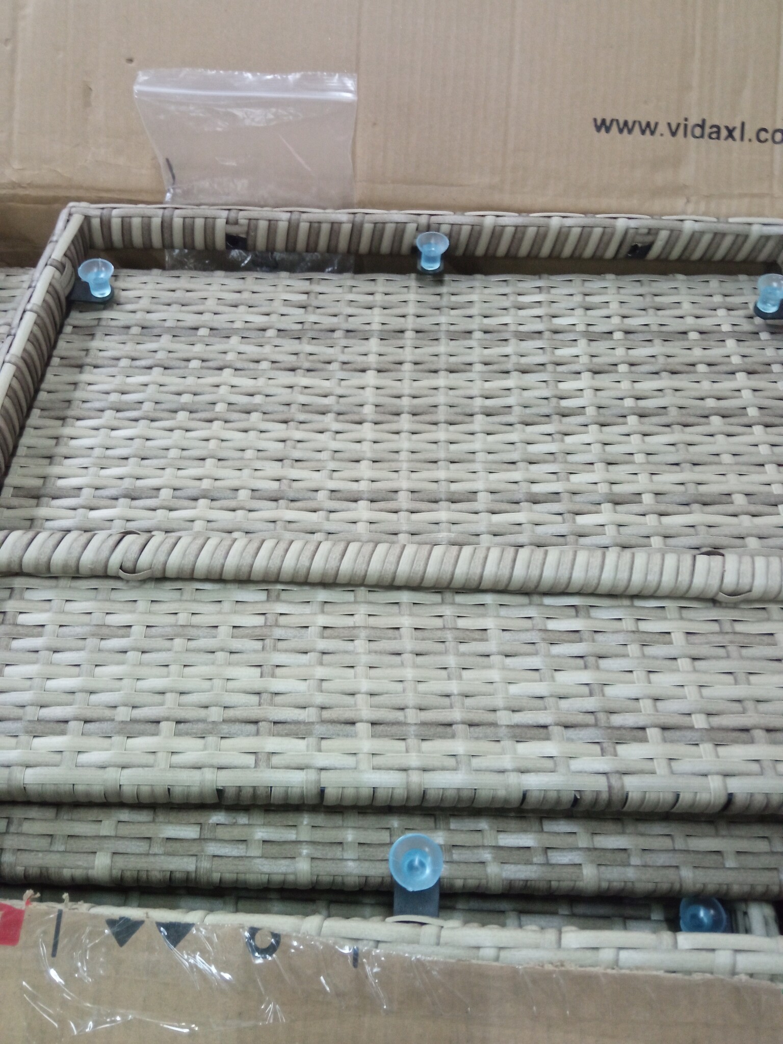 Stolik kawowy beżowy technorattan szkło 100x55x73 cm schowek