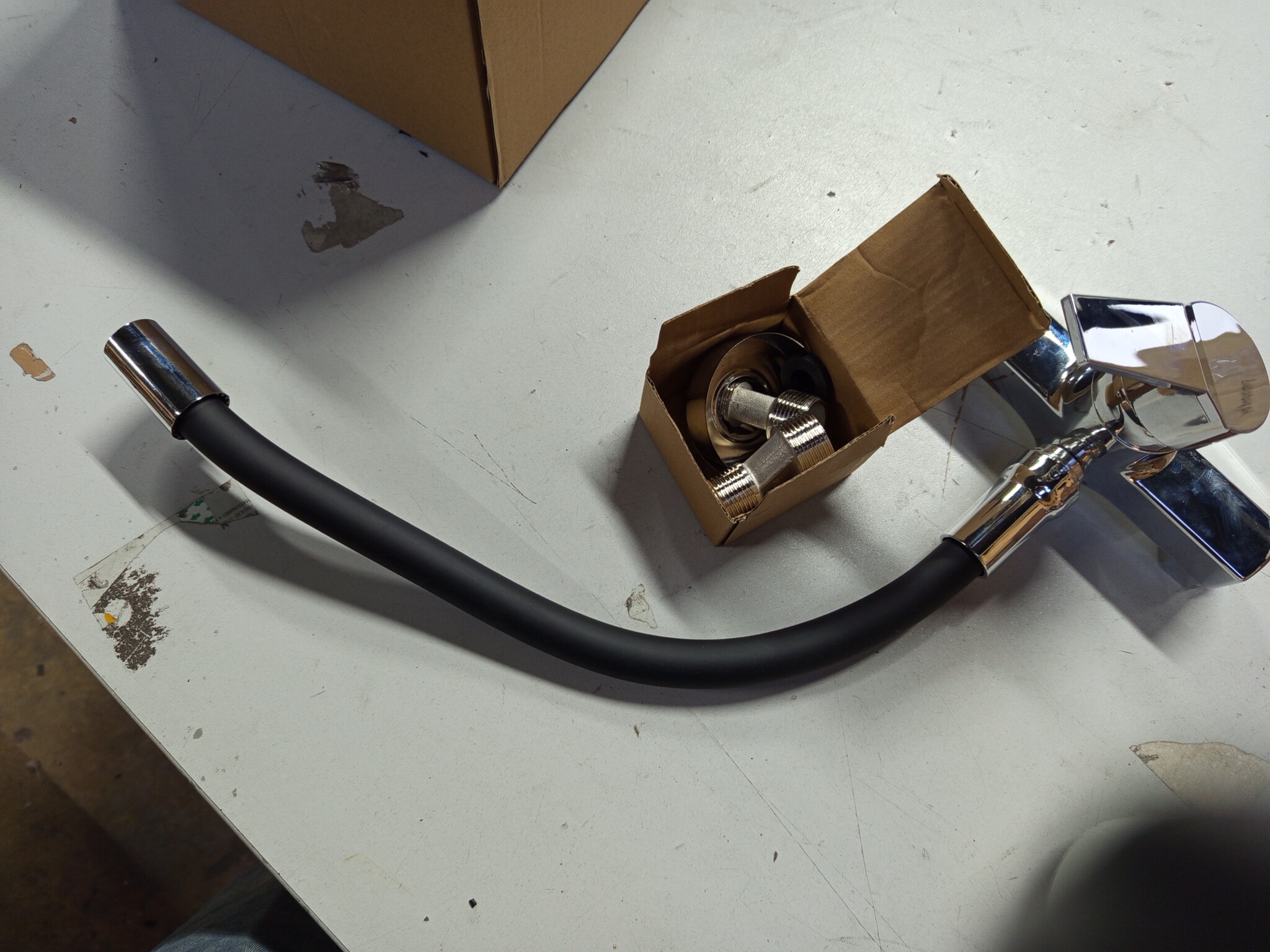 Wand Keukenkraan Flexibel - Zwart - Inclusief Montage Set