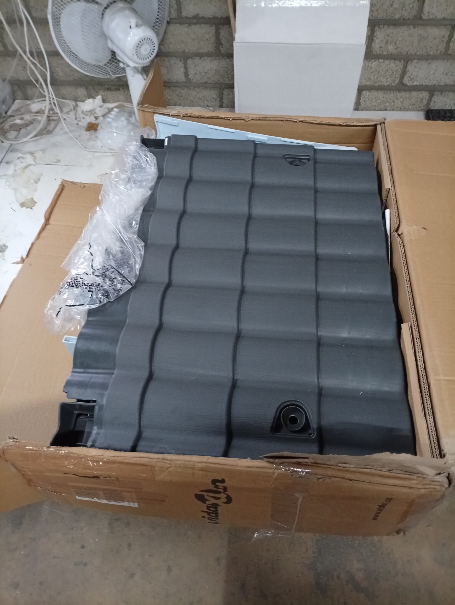 vidaXL Hondenhok 90,5x68x66 cm Polypropeen Grijs | 60% Korting