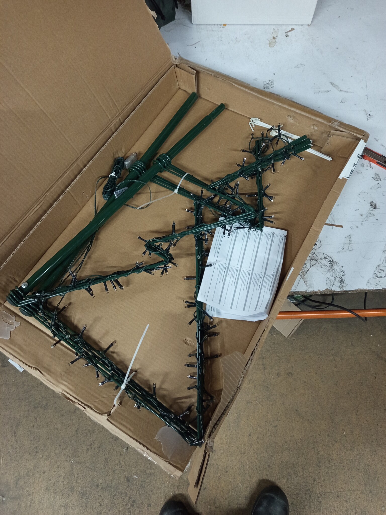 vidaXL Kegelkerstboom 160 LED's - Binnen/Buiten - 78x120cm - 55% Korting