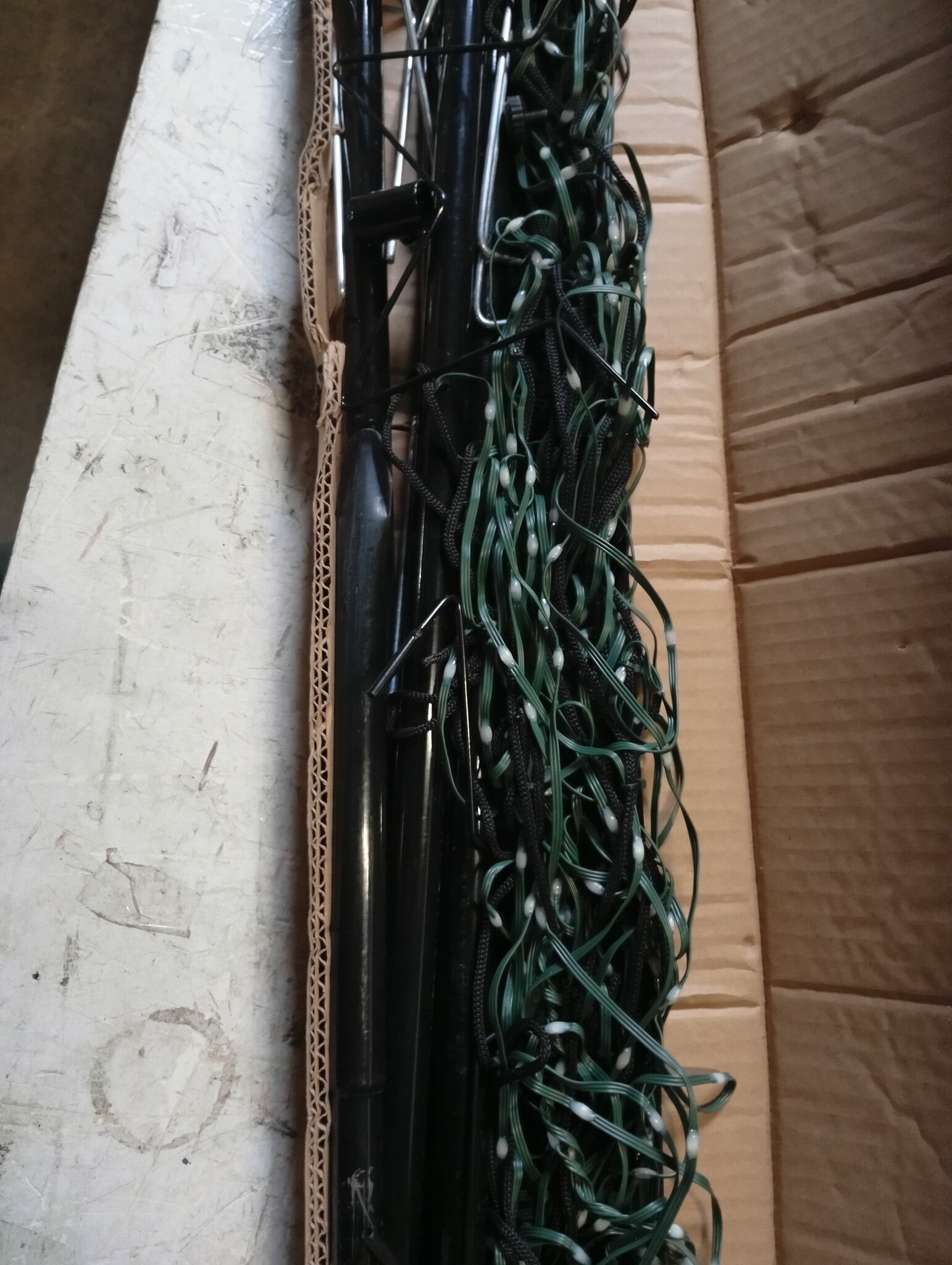 vidaXL LED-kerstboom met spikes 300 cm (570 LED's koud wit) - 59% KORTING!