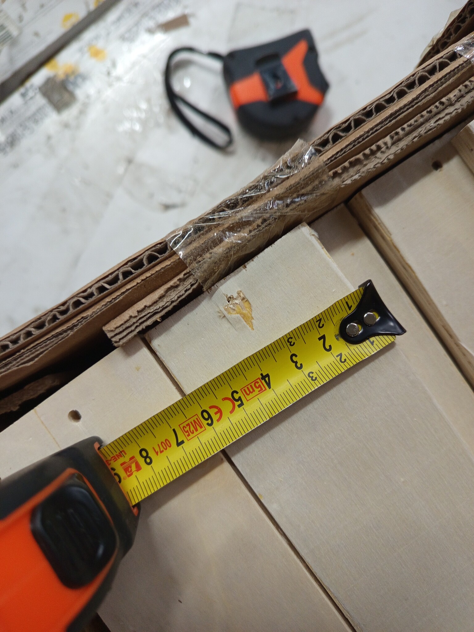 vidaXL Bedframe Grenenhout Wit 200x200cm - Nu 60% Korting!