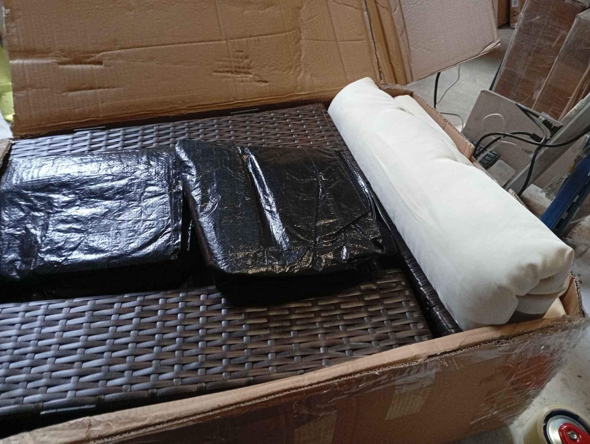 vidaXL Tuinbank 2-zits met Kussens - 55% Korting! | Poly Rattan Bruin