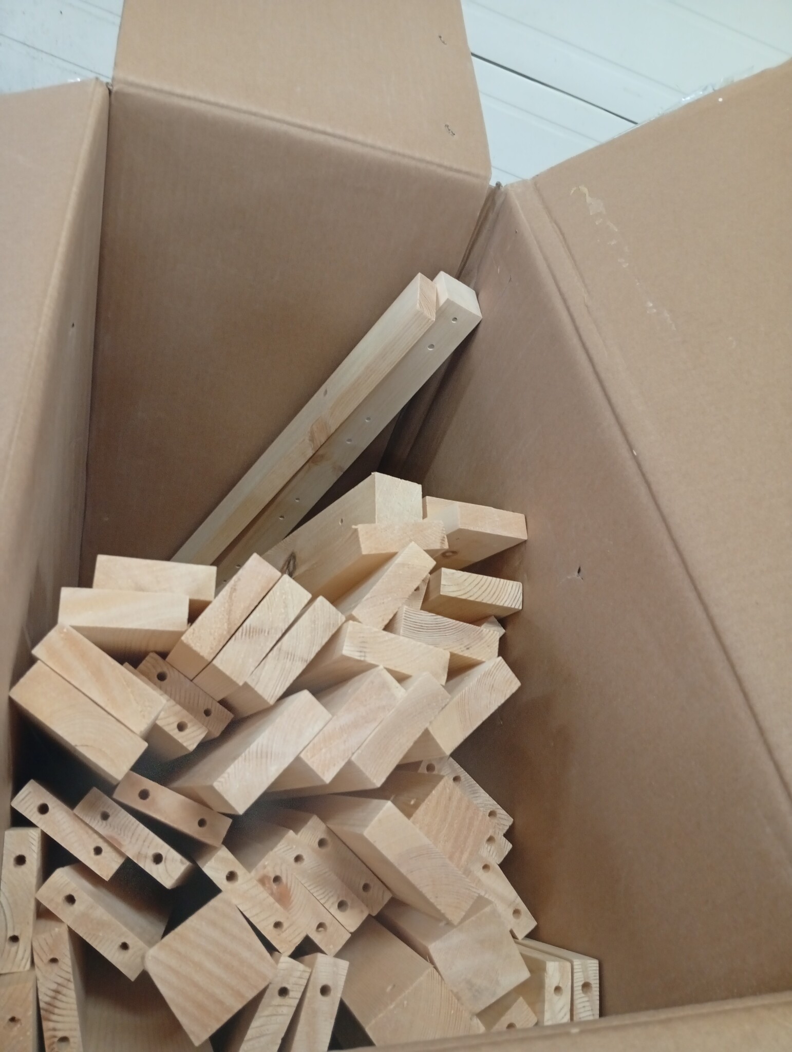 vidaXL Tuinbank 2-zits Grenenhout met Kussens - 64% Korting!