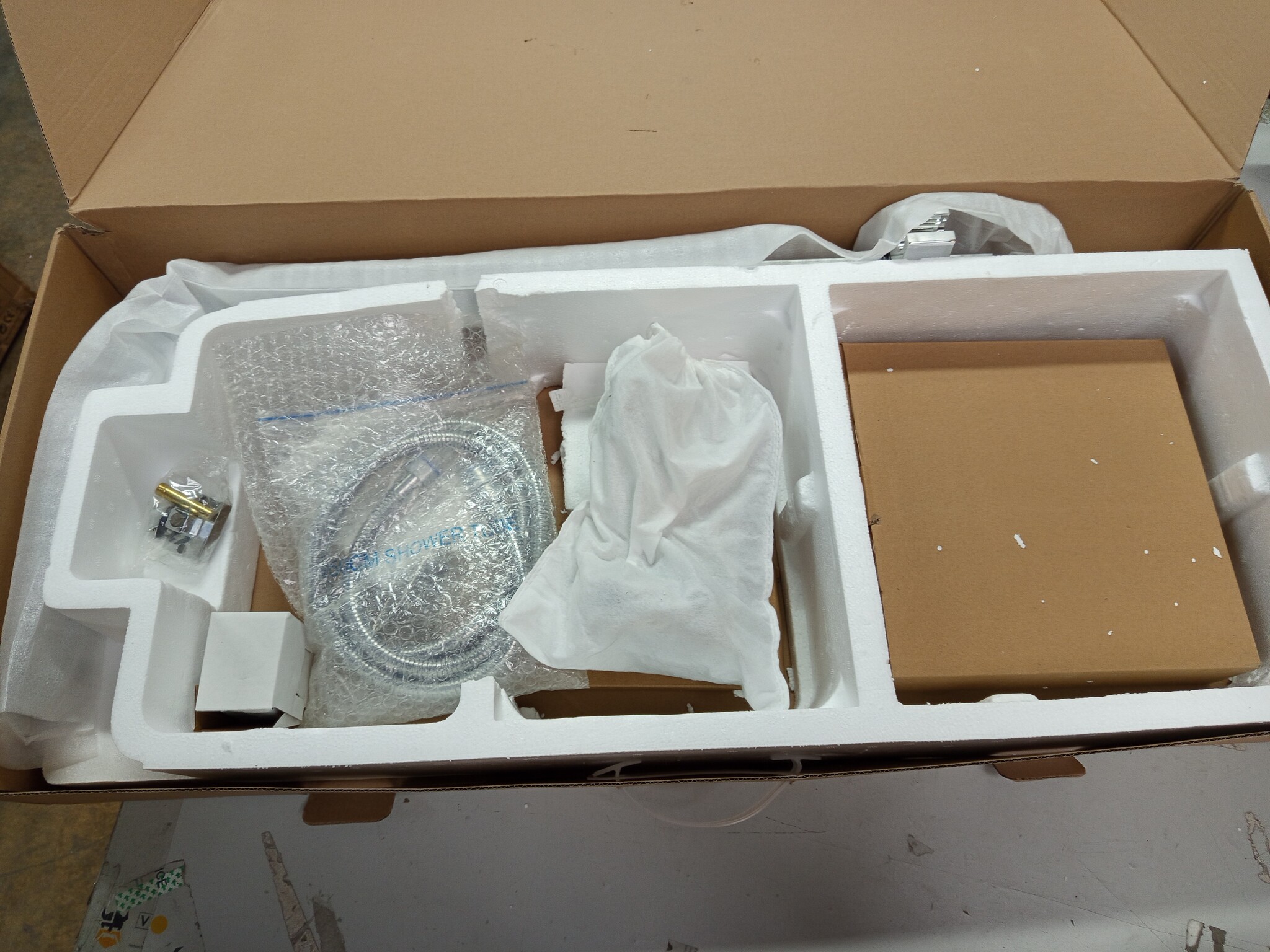 Doucheset - met Badkraan - Handdouche - en Regendouche 30cm