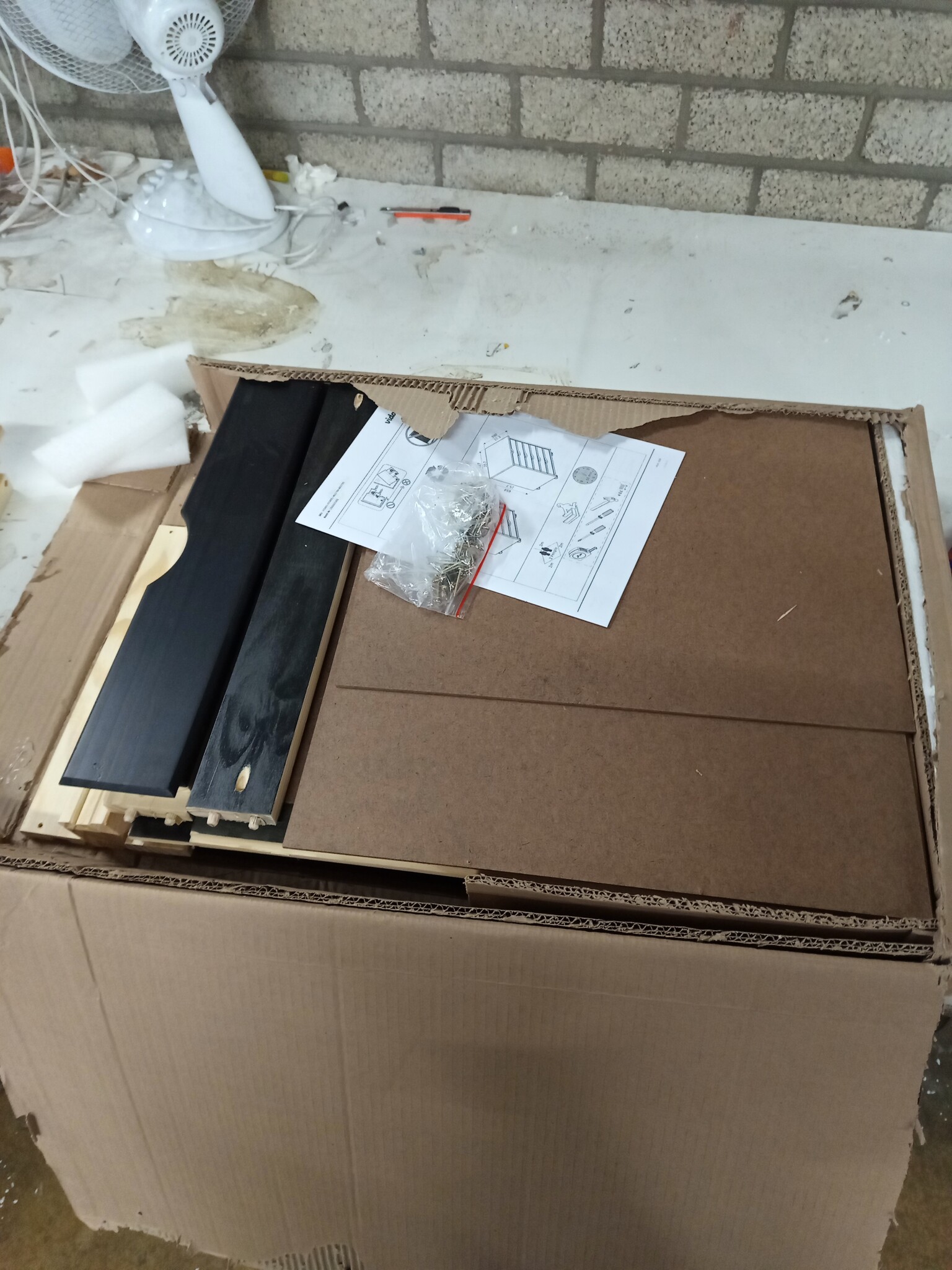 vidaXL Ladekast MOSS verrijdbaar massief grenenhout zwart