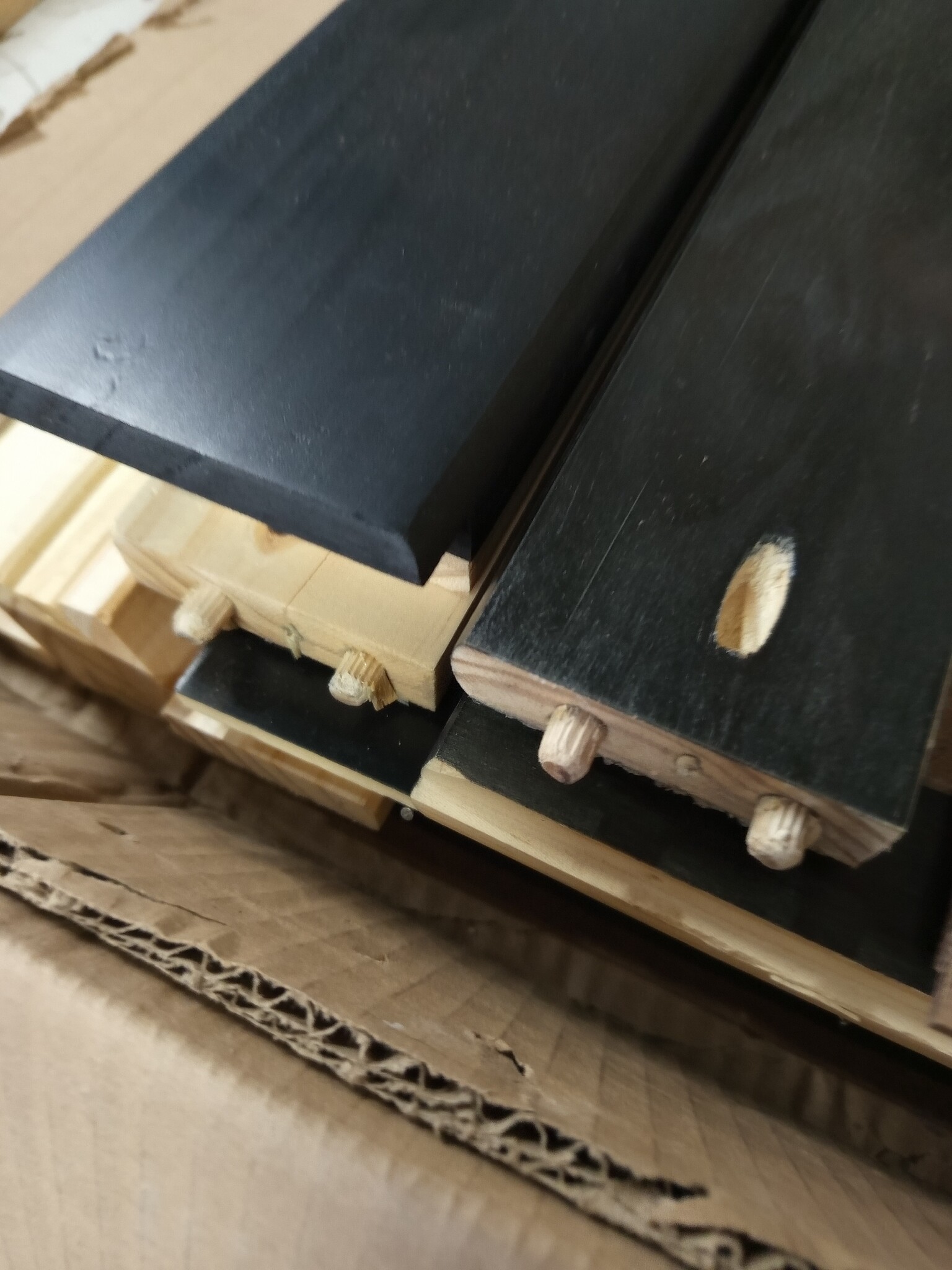 vidaXL Ladekast MOSS verrijdbaar massief grenenhout zwart