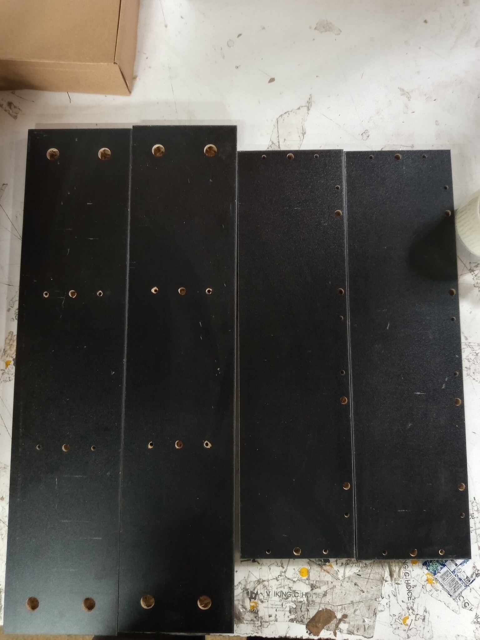 vidaXL Opbergtrolley smal - Bewerkt Hout Zwart - 55% Korting!