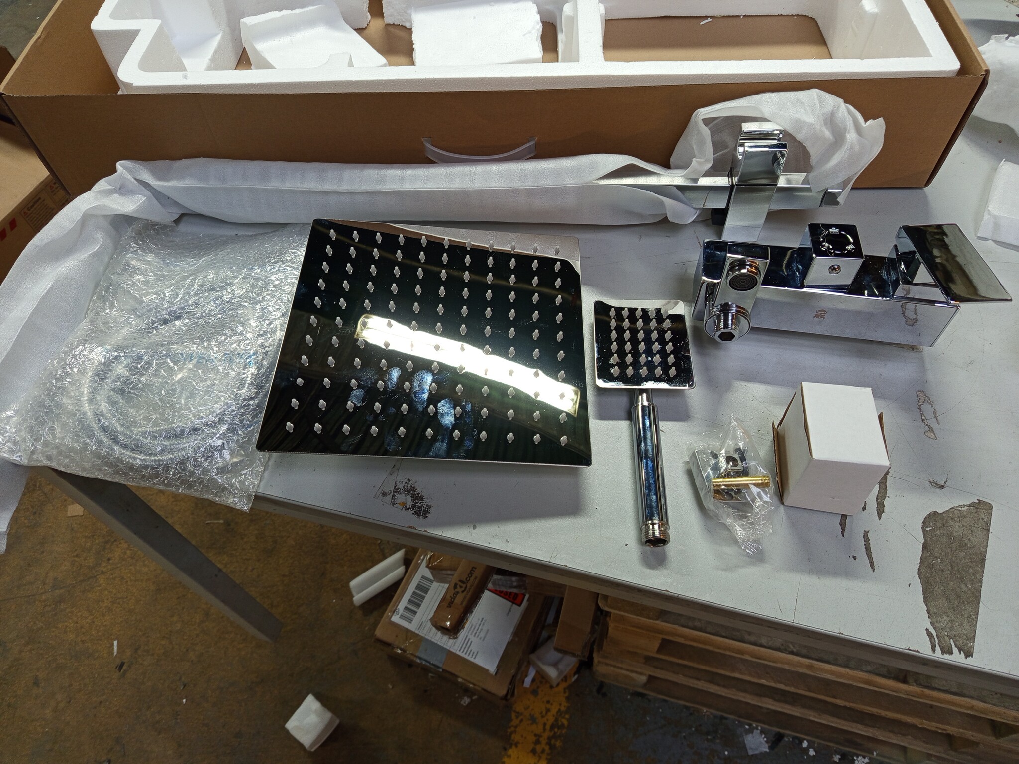 Doucheset - met Badkraan - Handdouche - en Regendouche 30cm