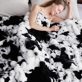 YBIKE Faux Rabbit Fur Blanket Fluffy Soft Plush Bubble Blanket Luxury Warm Reversible Decorative Blanket for Bed Sofa Armchairs (Black and White,200x150cm)