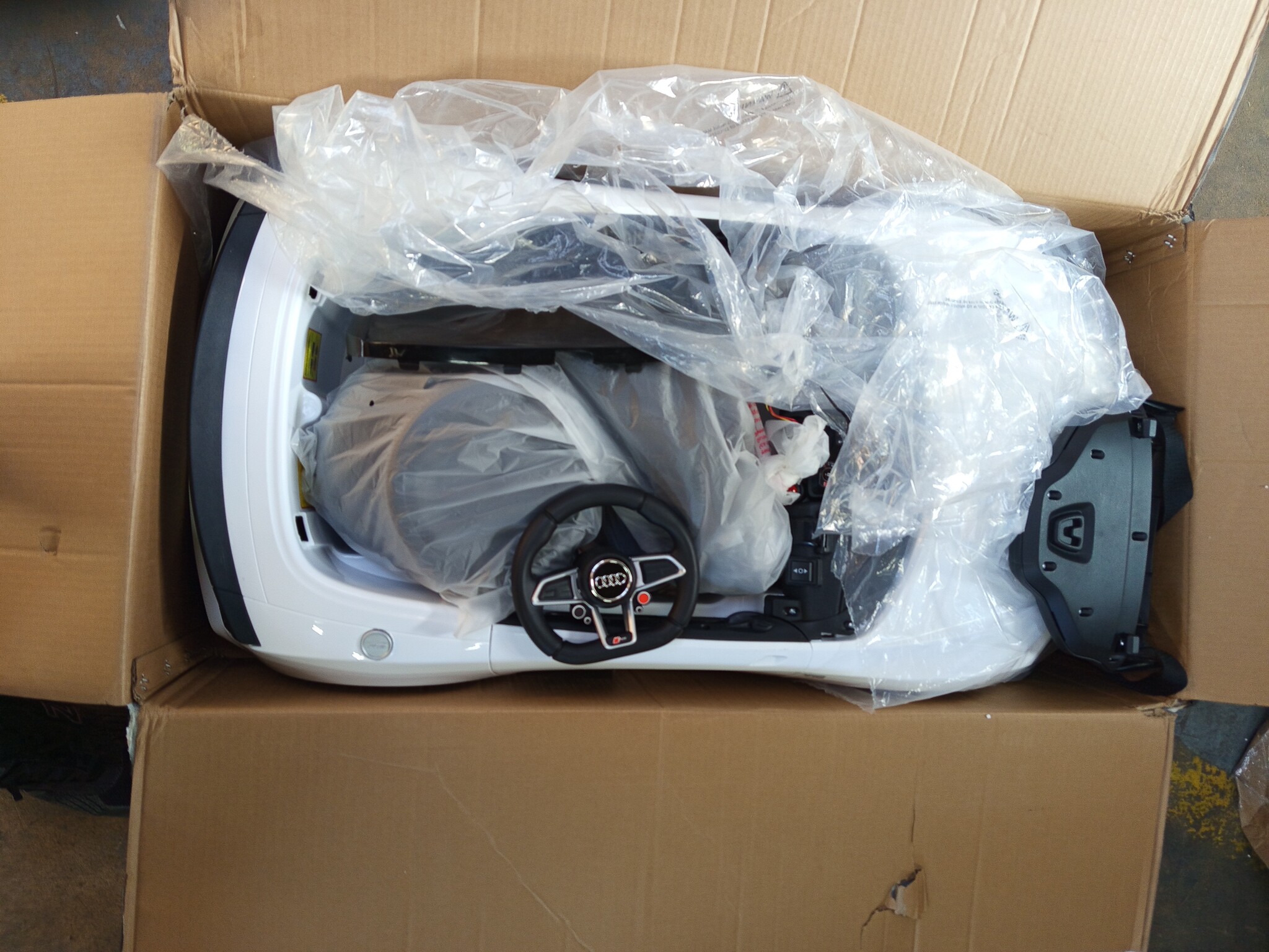 Audi R8 Sport - elektrische kinderauto - accu auto - wit