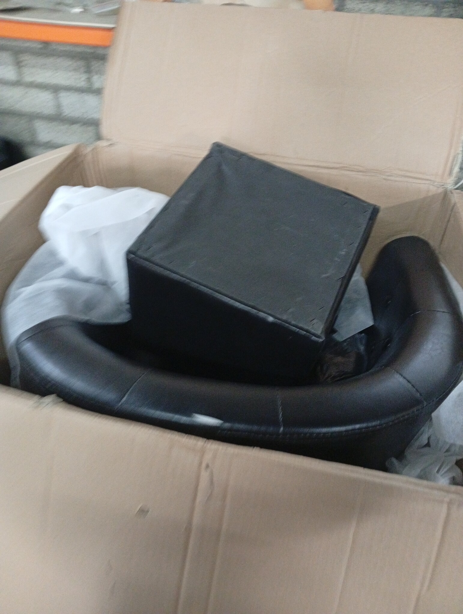 vidaXL Kuipstoel met voetenbankje Kunstleer Zwart - 55% Korting!