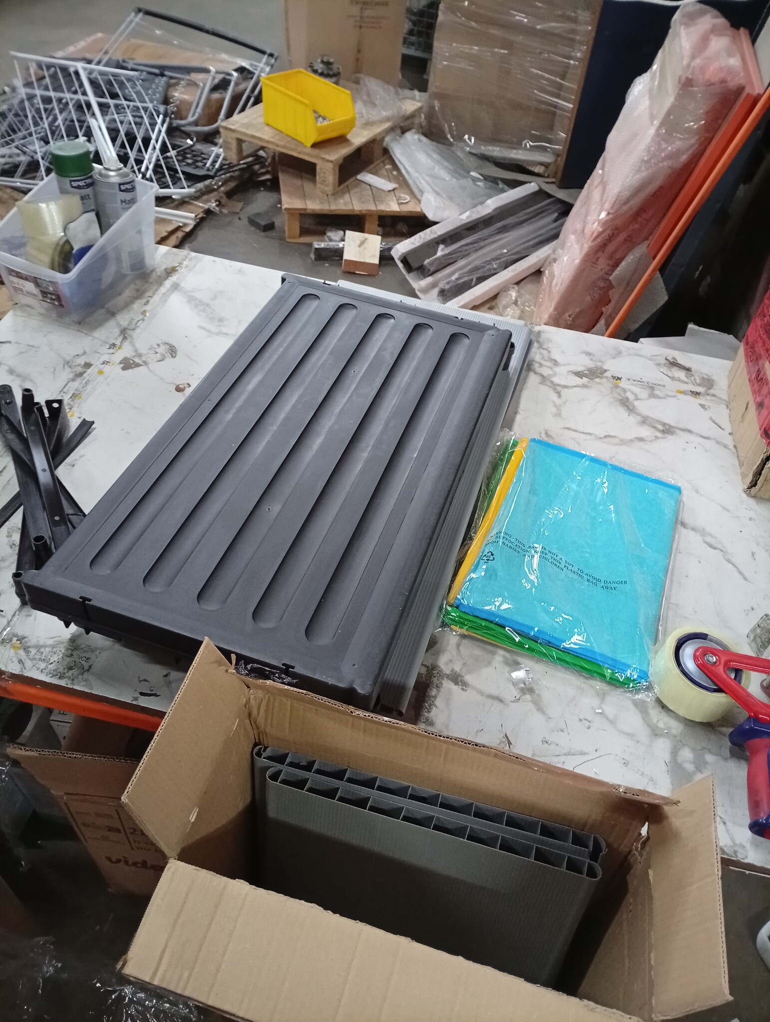 vidaXL Tuinafvalkast - 68x40x85 cm Polypropeen Grijs/Zwart - 60% Korting!