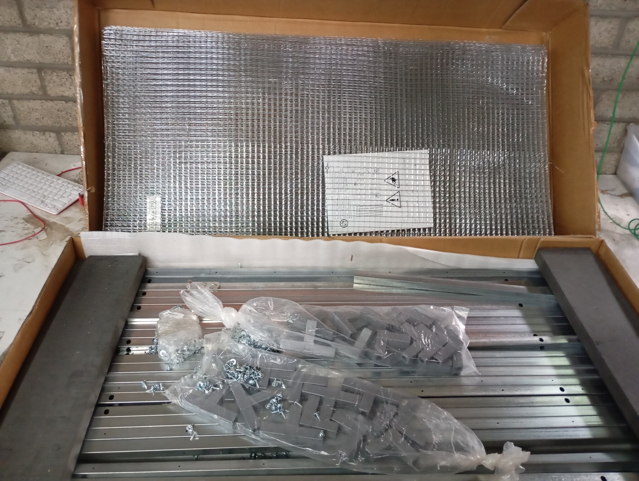 vidaXL Vogelkooi Grijs - 111x107x211,5 cm - Nu met 60% Korting!