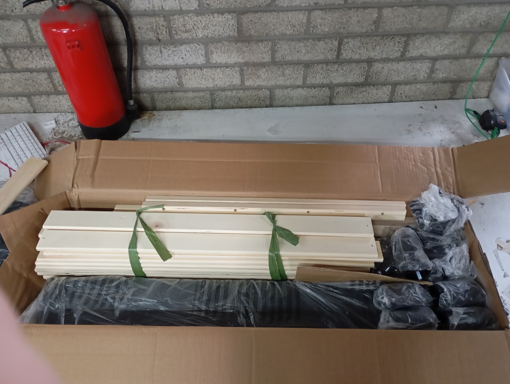 vidaXL Bedframe Donkergrijs 160x200 cm - 60% Korting!