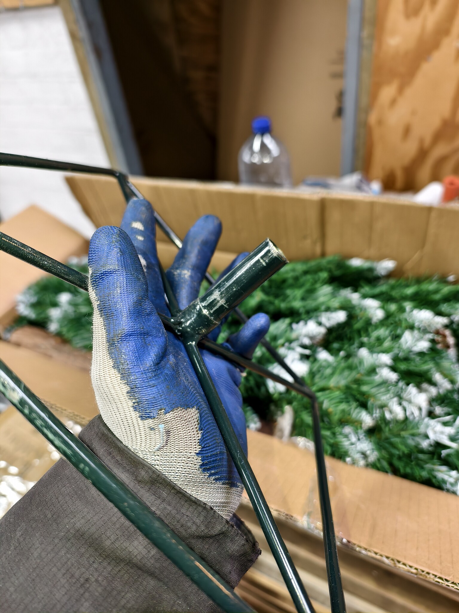 Kunstkerstboom 180 cm met sneeuw & dennenappels - 76% KORTING