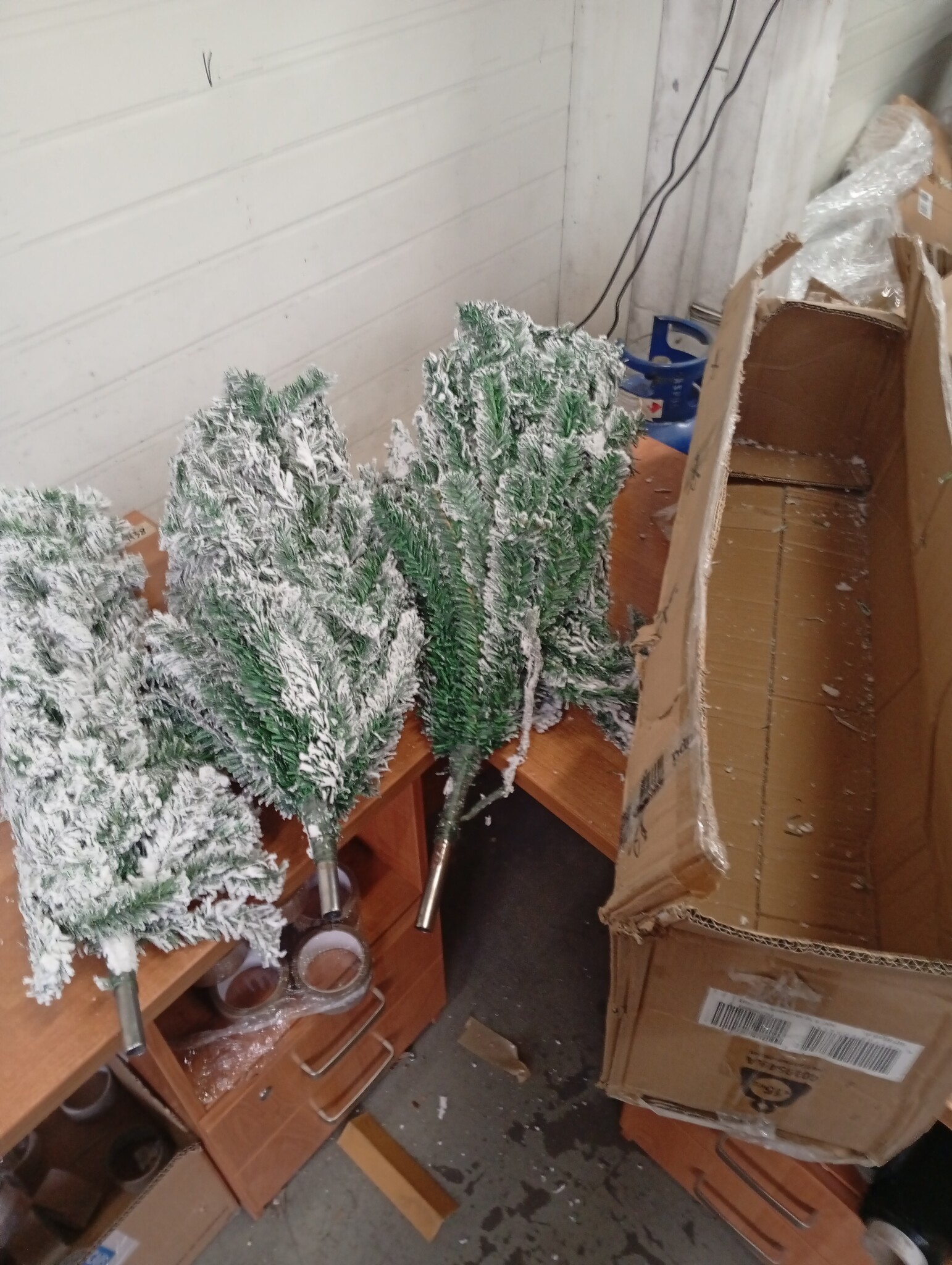 vidaXL Smalle Kerstboom 240cm met Sneeuw - 60% Korting