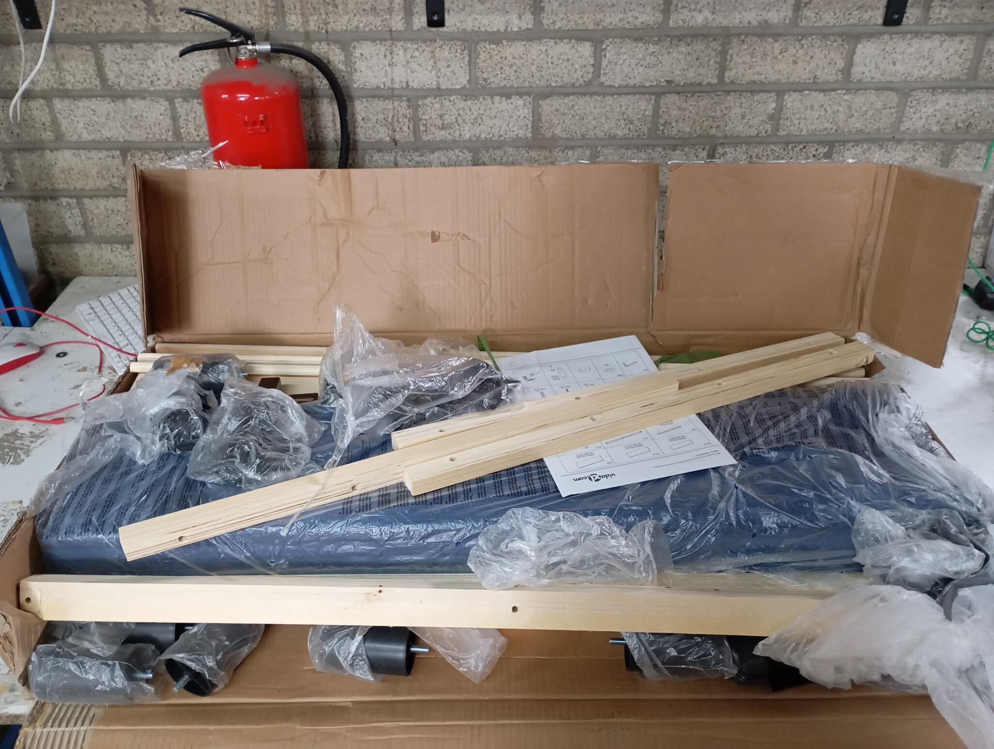 vidaXL Bedframe Blauw 200x200 cm - 60% Korting