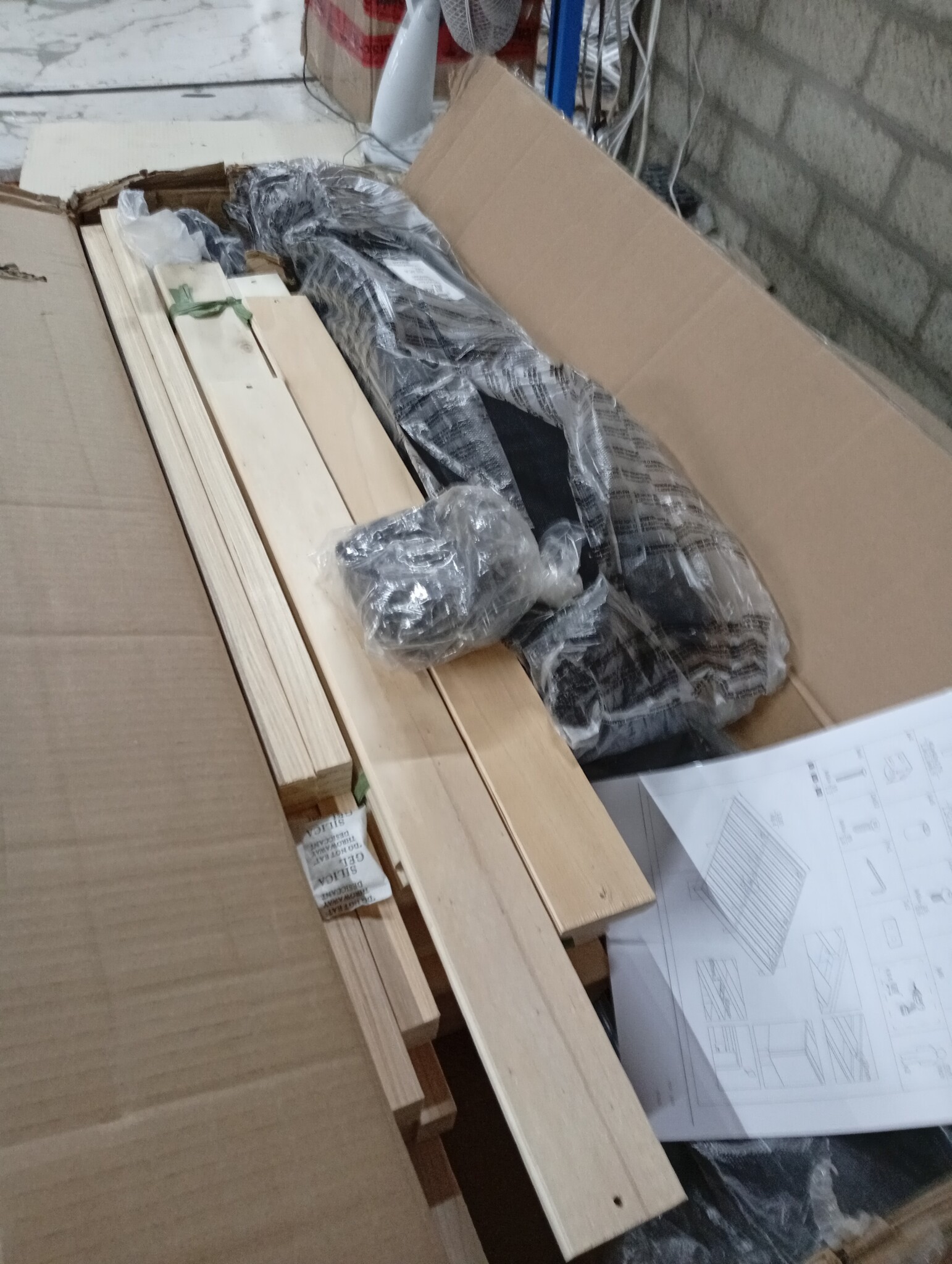 vidaXL Bedframe 120x200 cm Zwart - Stof | 55% Korting!