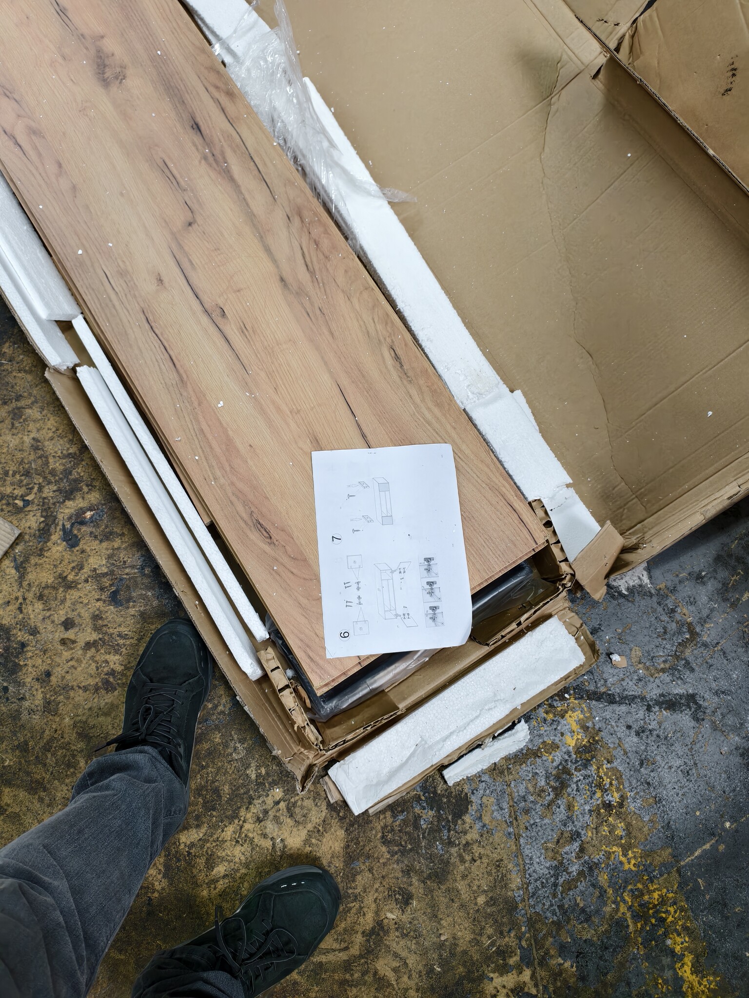 TV-meubel Beige Wit met Houten Poten - 155x40x50 cm - 55% Korting!