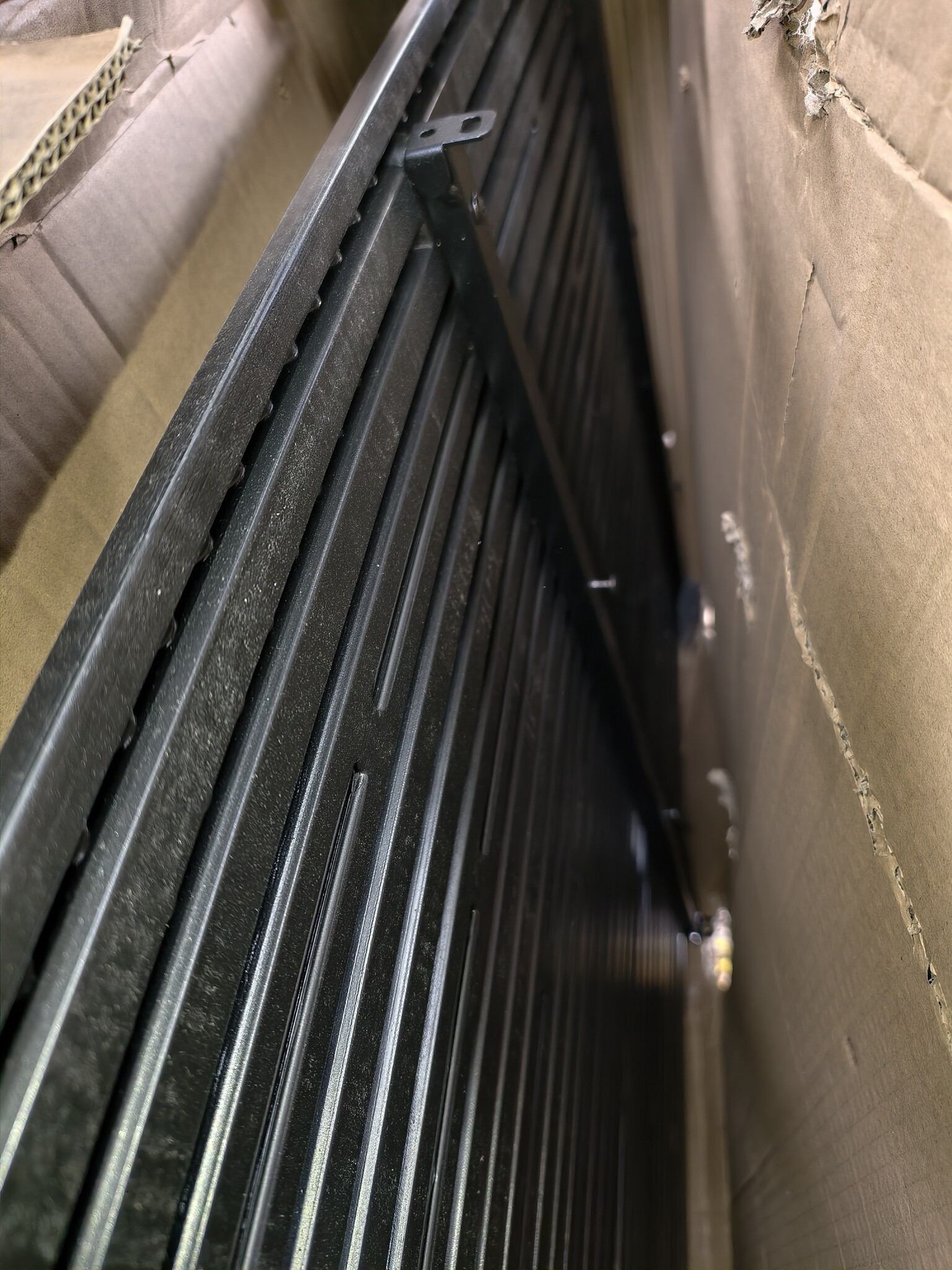 Geretourneerde Tuintafel 156x78 cm - Kunststof Houtlook Zwart - 40% Korting!