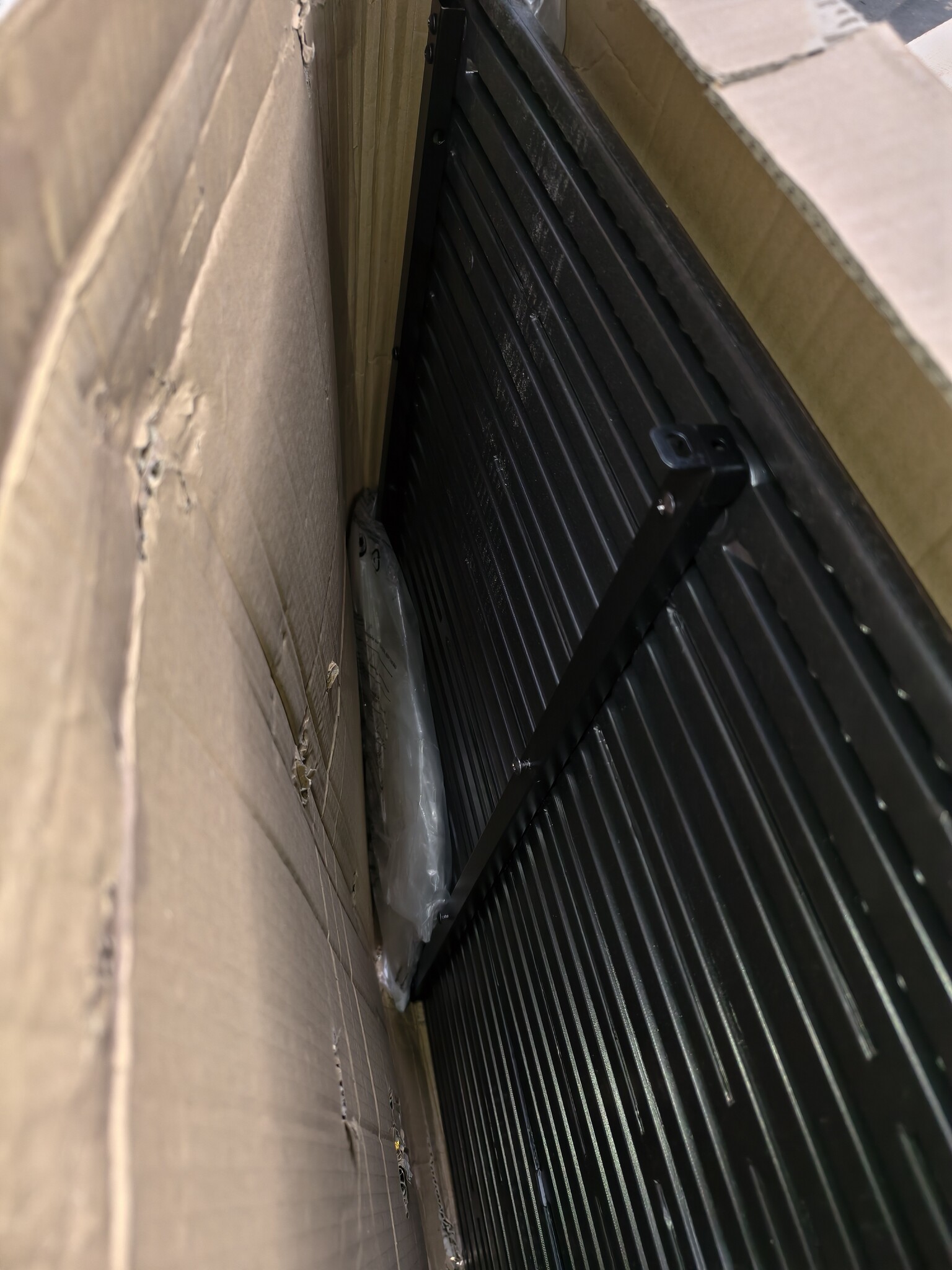 Geretourneerde Tuintafel 156x78 cm - Kunststof Houtlook Zwart - 40% Korting!