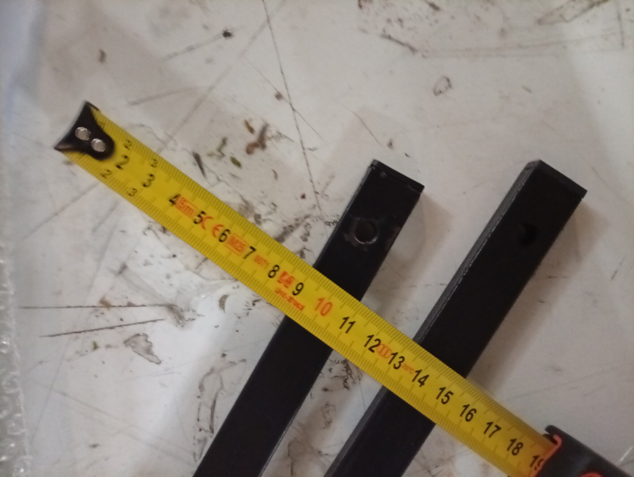 vidaXL Bloemenstandaard met wielen - 83x25x63,5 cm - Zwart - 64% Korting!