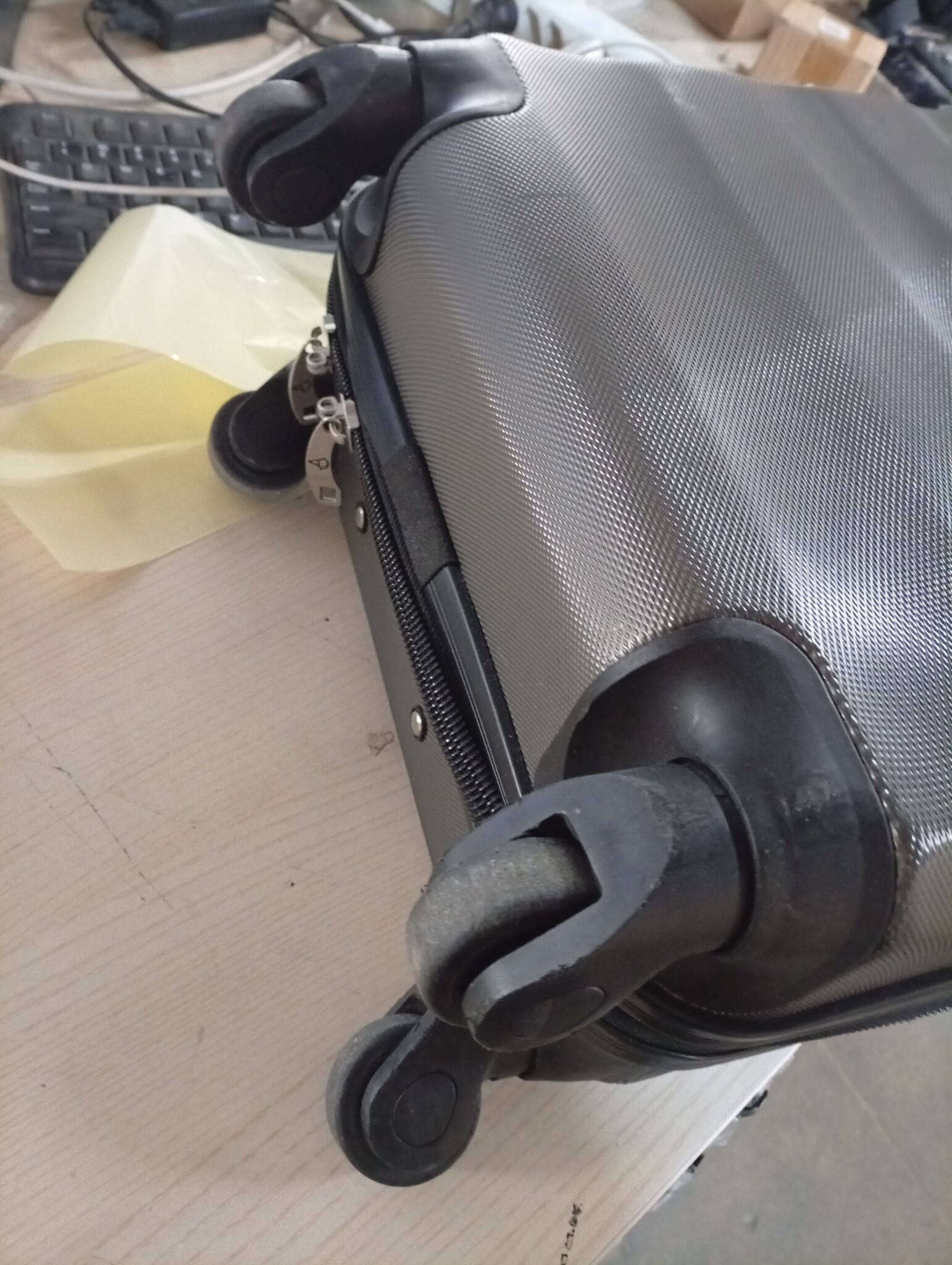 Aerolite 55x40x20cm Ryanair Priority Max 40L Lichtgewicht Harde Schalen Handbagage Koffer 55x40x20 met 4 Wielen & TSA Slot - Ook Goedgekeurd voor easyJet British Airways Jet2 & Veel Meer