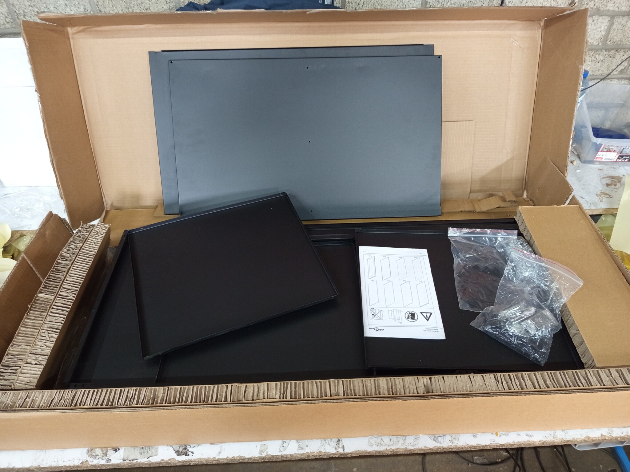 vidaXL Hoge kast 68x39x123 cm staal zwart