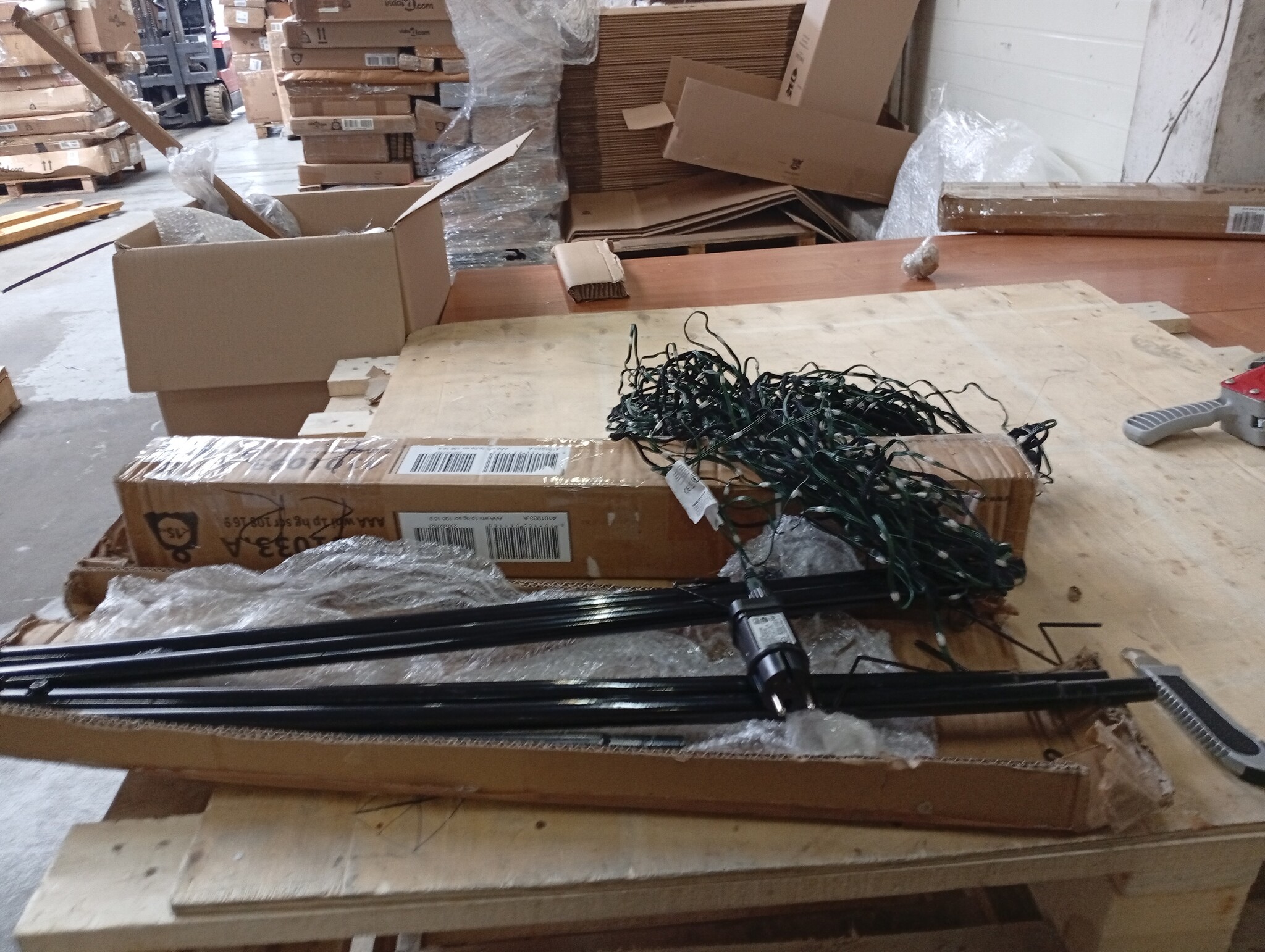 vidaXL LED-kerstboom 300 cm, 570 LEDs warm wit - 62% Korting!