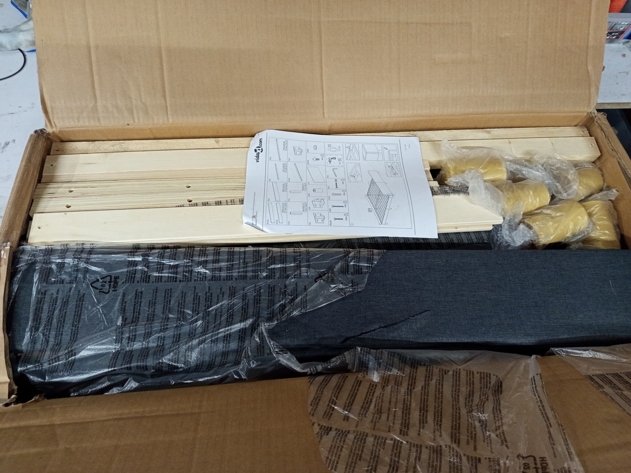 vidaXL Bedframe Donkergrijs 140x190 cm - 63% Korting