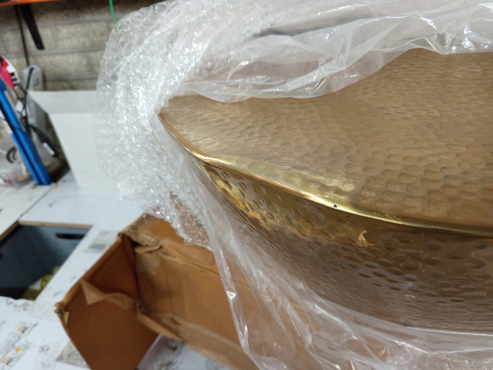 vidaXL Salontafel 70x30cm Gehamerd Aluminium Messingkleurig - 59% Korting