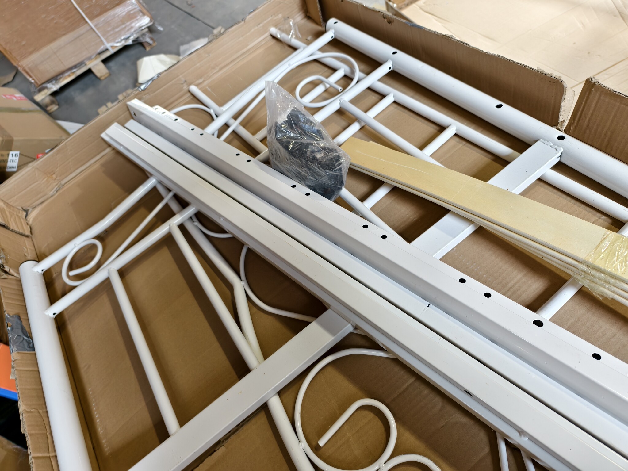 Bedframe 90x200 cm Wit Metaal (Incl. Lattenbodem) - 54% Korting!