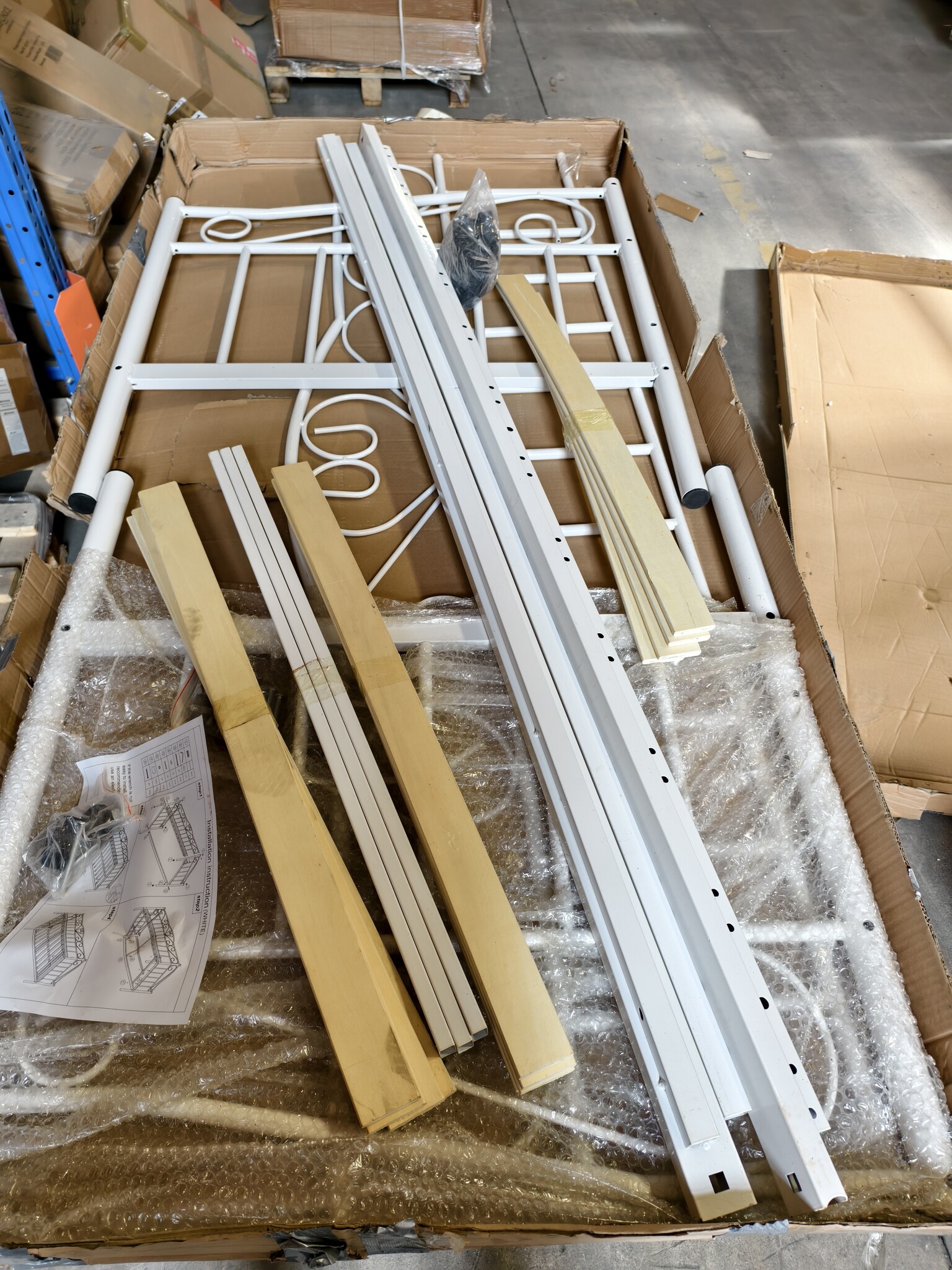 Bedframe 90x200 cm Wit Metaal (Incl. Lattenbodem) - 54% Korting!