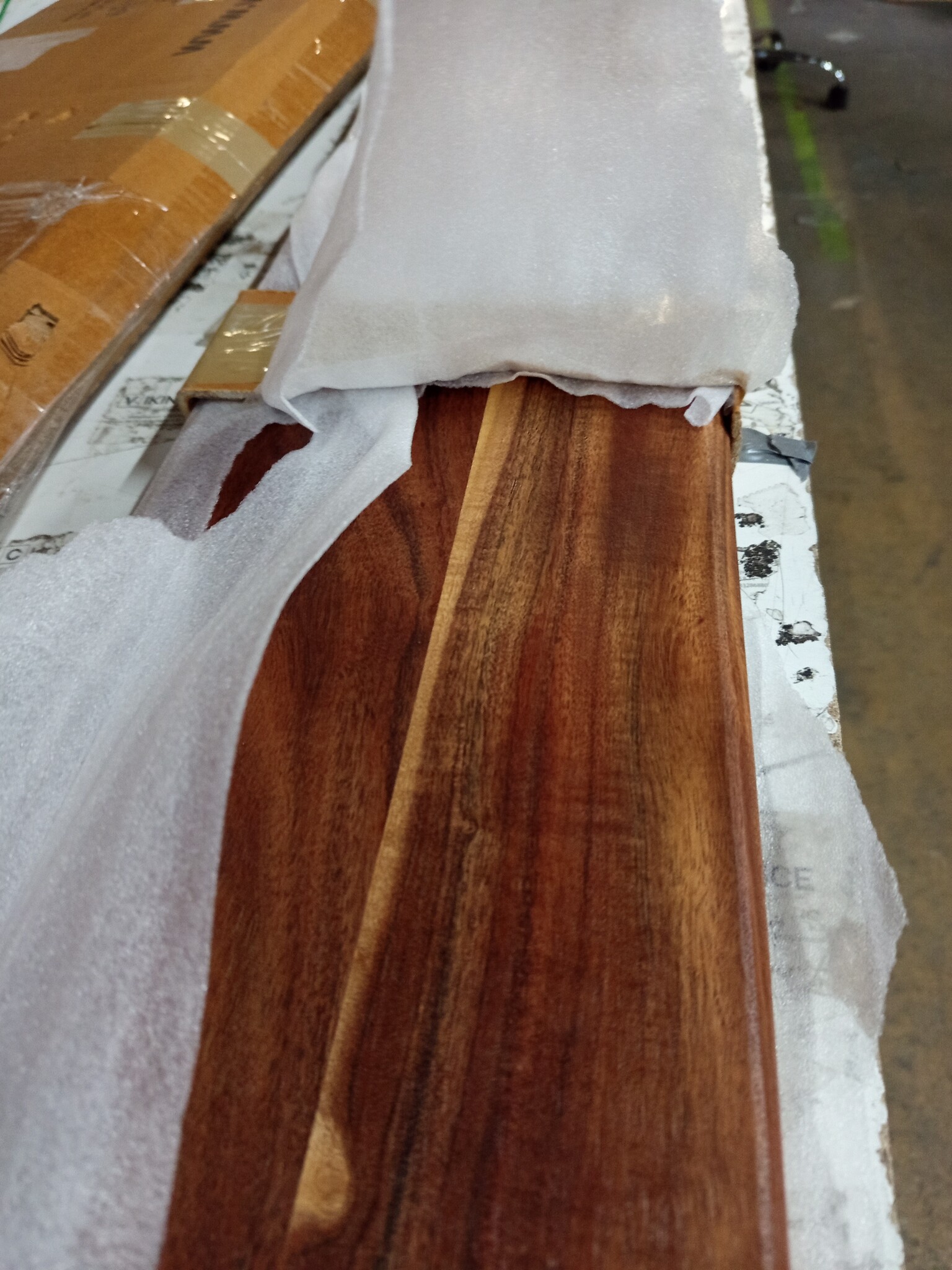 vidaXL Wandschap Acaciahout - 53% Korting - Natuurlijke Rand 160 cm