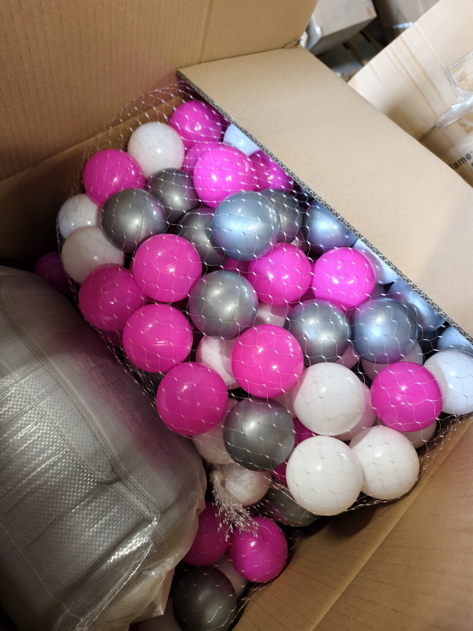 Ballenbak - stevige ballenbad - 90x90 cm - 300 ballen Ø 7 cm - wit, roze, grijs.