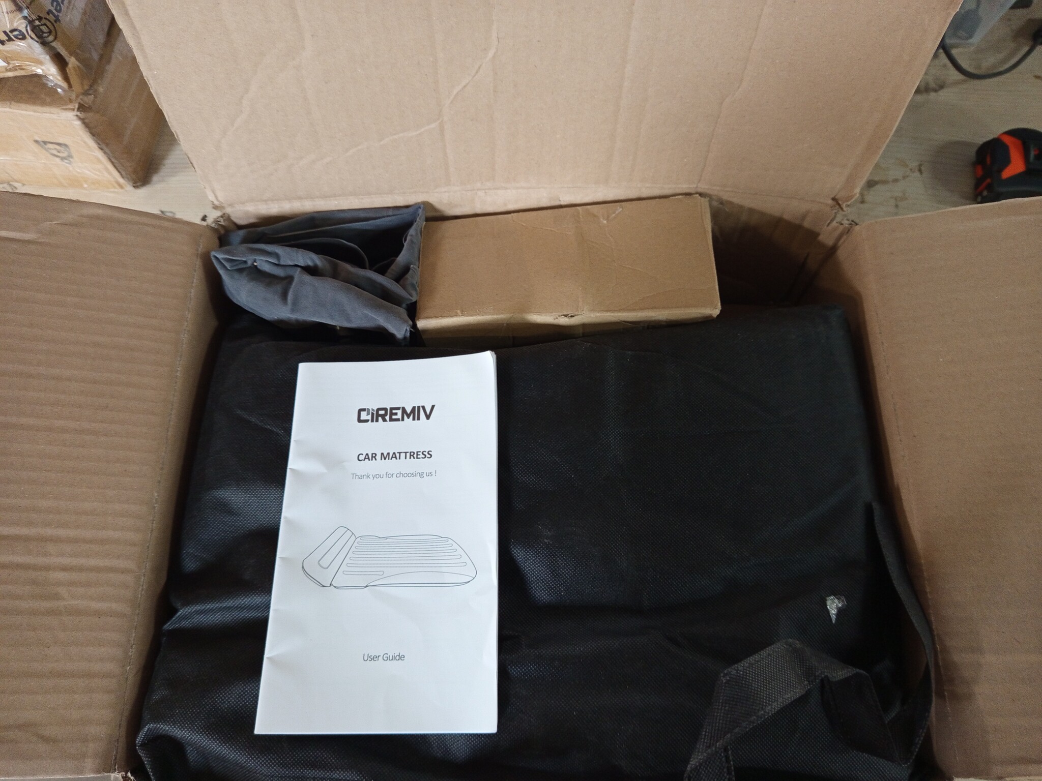 KMZ Luchtmatras, verdikte en dubbelzijdig gevlokte SUV, luchtmatras, campingmatras, met 2 opblaasbare hoofdkussens, donkergrijs