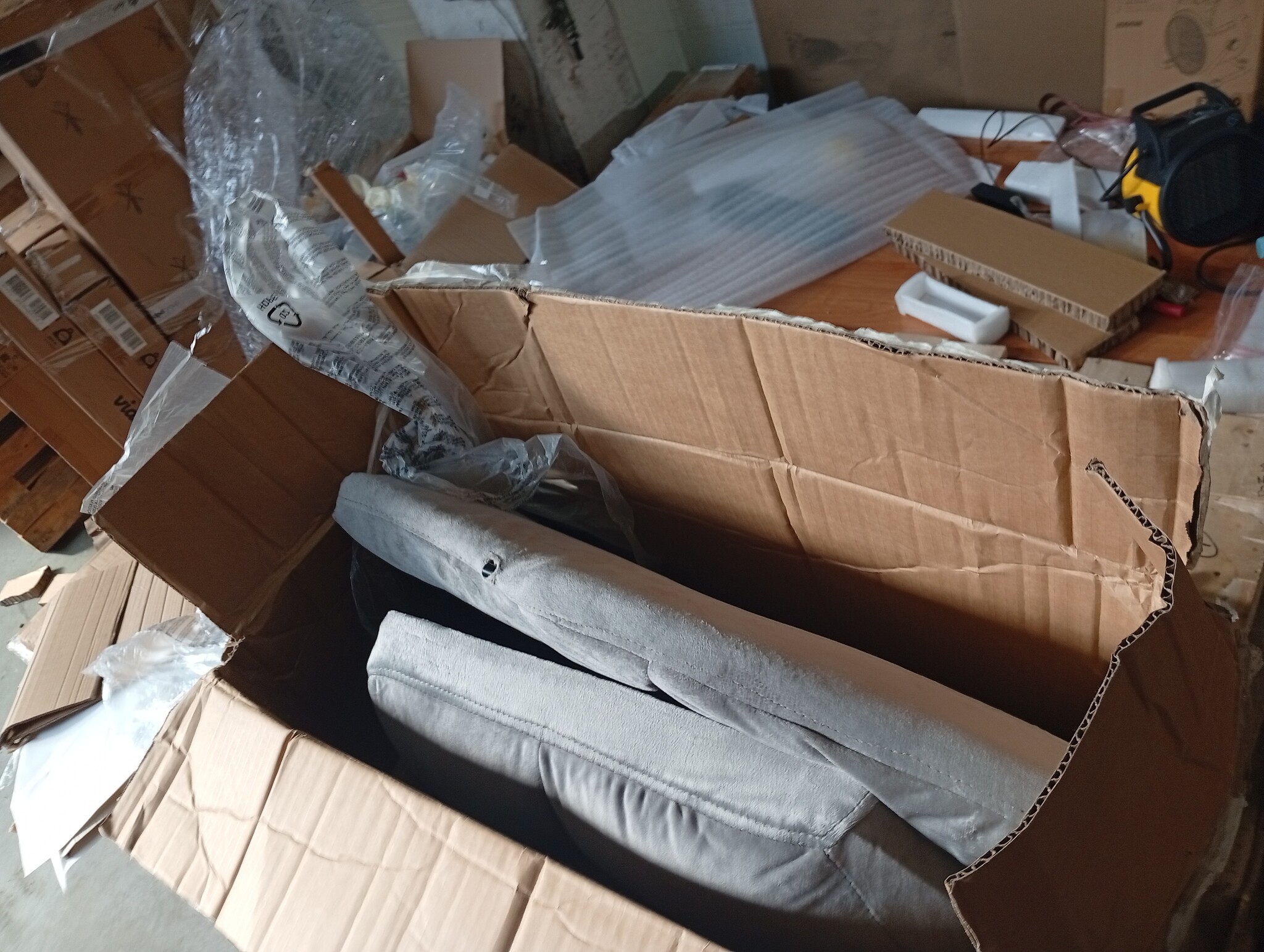 Lichtgrijze fluwelen relaxstoel met voetenbank - 70% korting