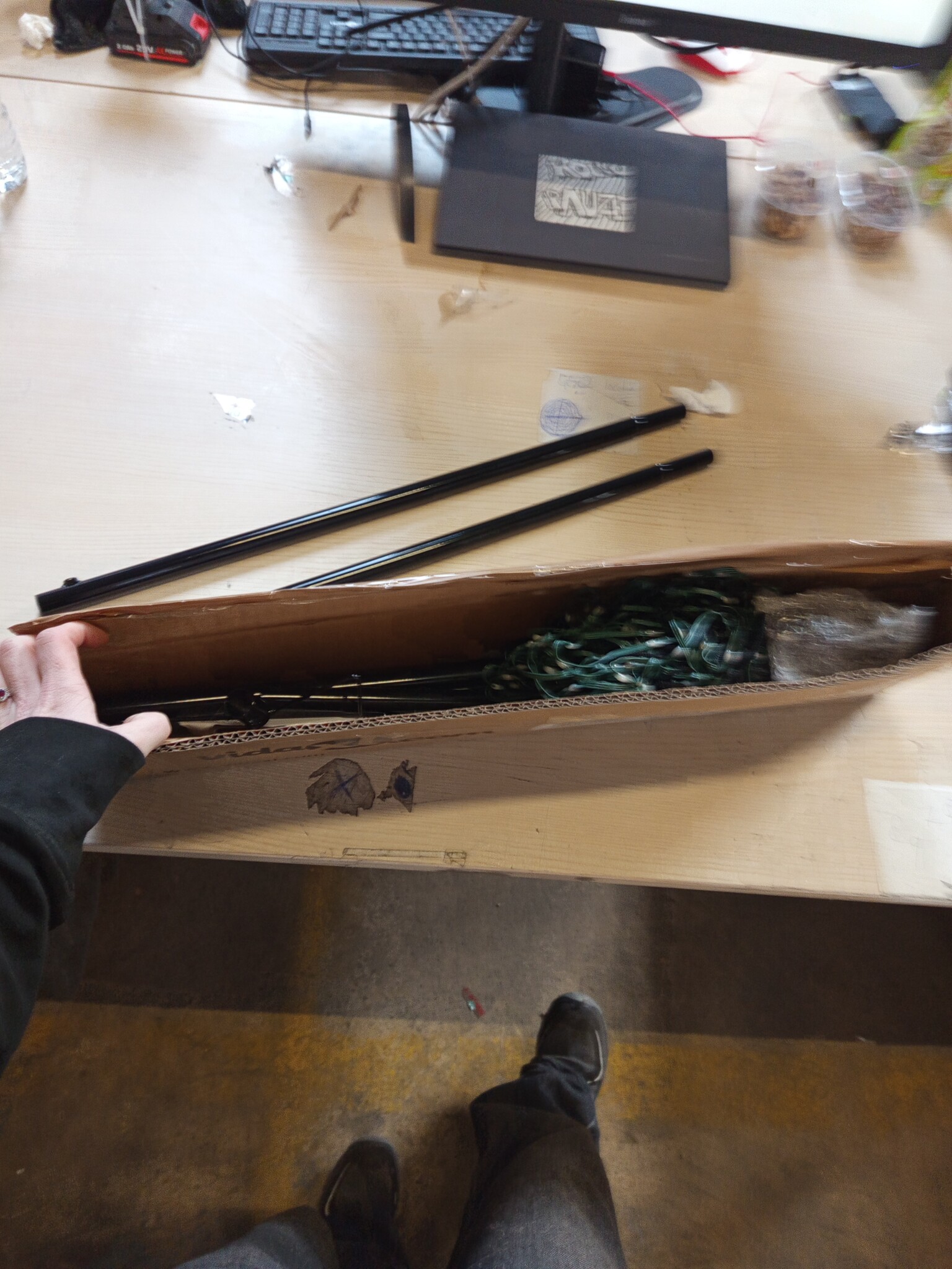 vidaXL LED Kerstboom met 390 LED met grondpennen Warmwit 250 cm IJzer