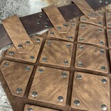 HiiFeuer Middeleeuwse Kunstlederen Dijenharnas met Riem (Bruin/Zwart, One Size)