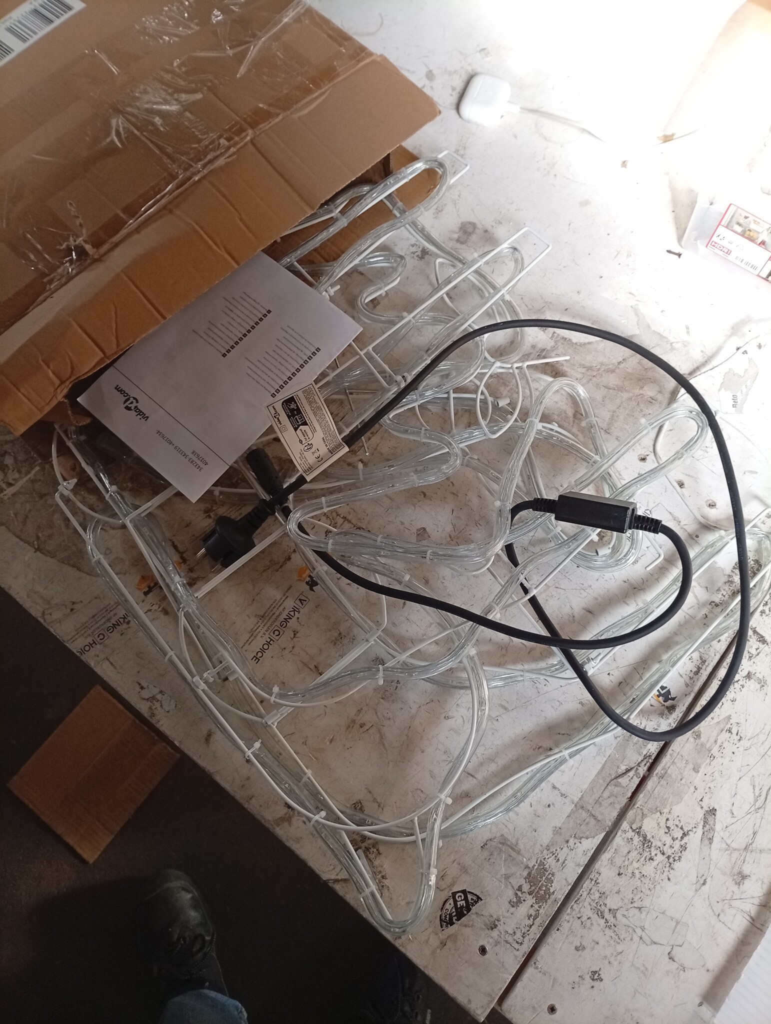 VidaXL Kerstfiguur Rendier Koudwit - 76x42x87cm | 55% Korting