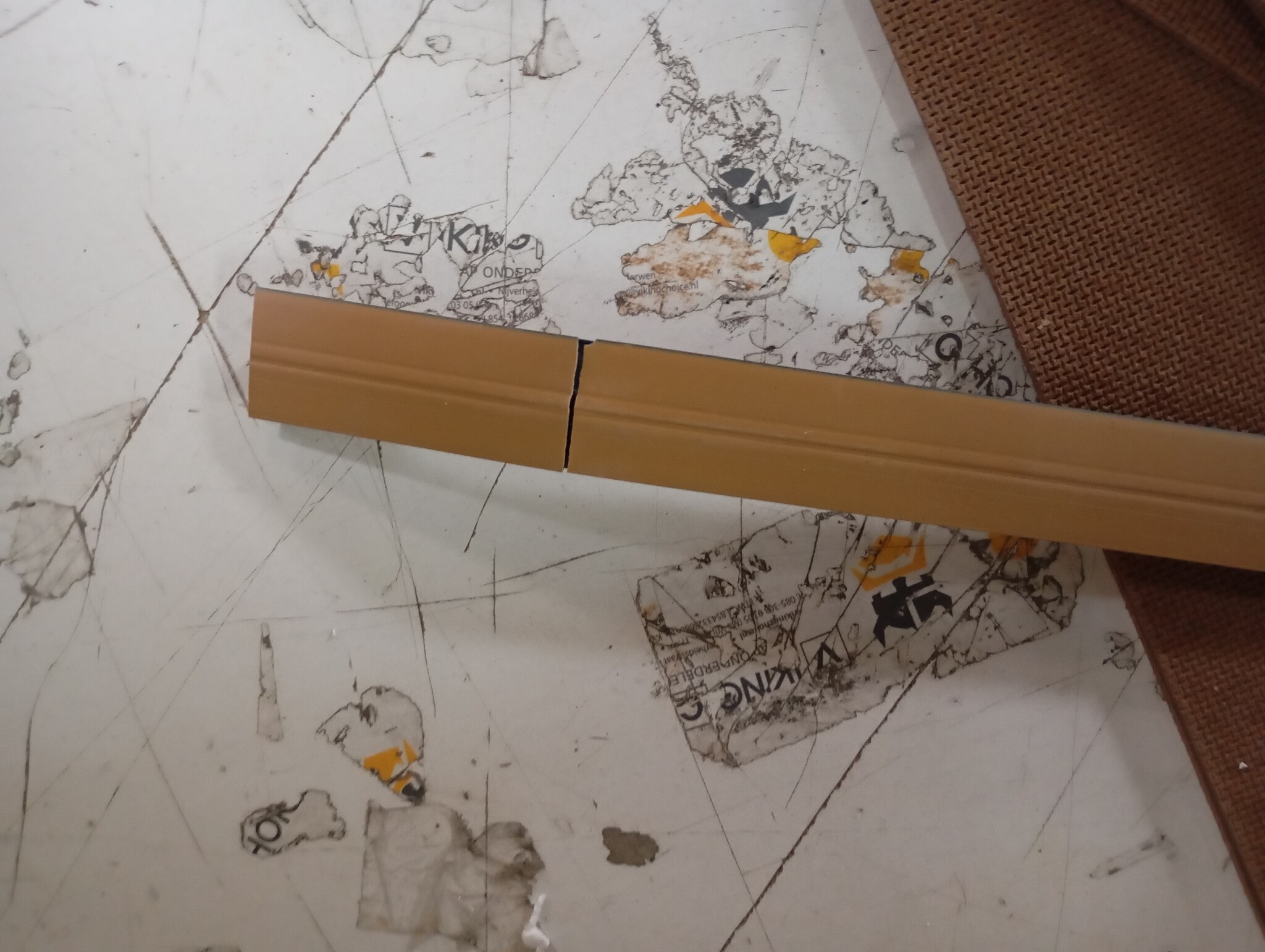 vidaXL Nachtkastje met metalen poten OSLO massief grenenhout grijs