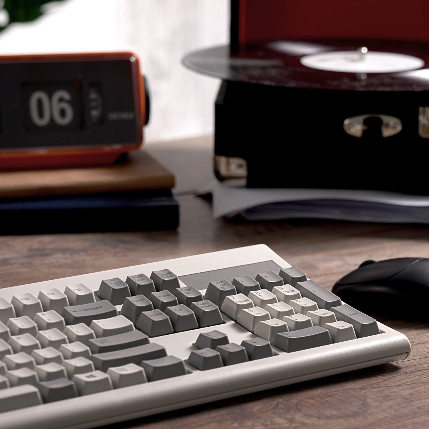 Perixx PERIBOARD-106M, USB-bekabeld toetsenbord in volledig formaat met ergonomisch design, retro/vintage design, grijs/wit