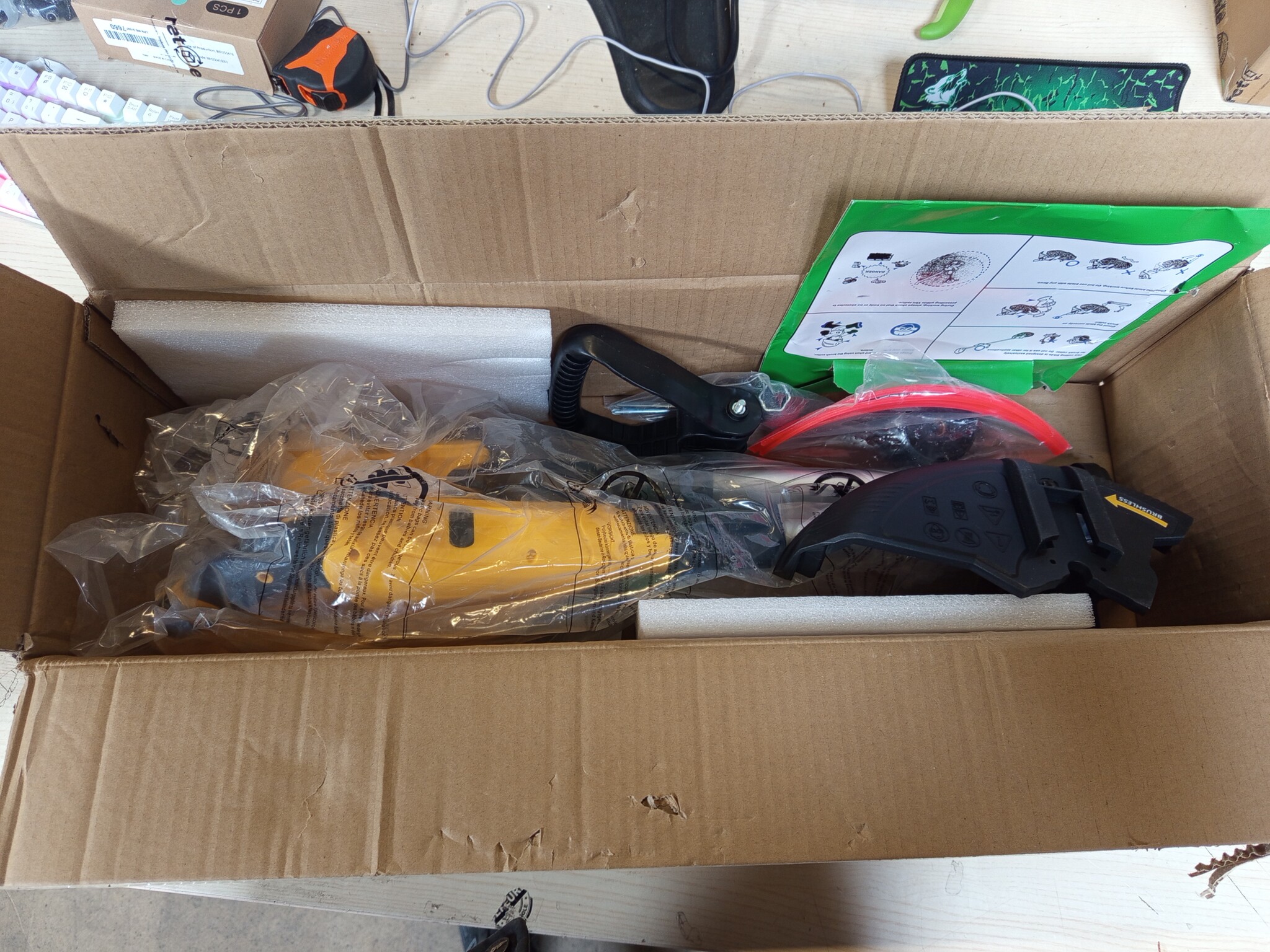 Geretourneerde Grastrimmer (Dewalt 20V compatibel) - 59% Korting