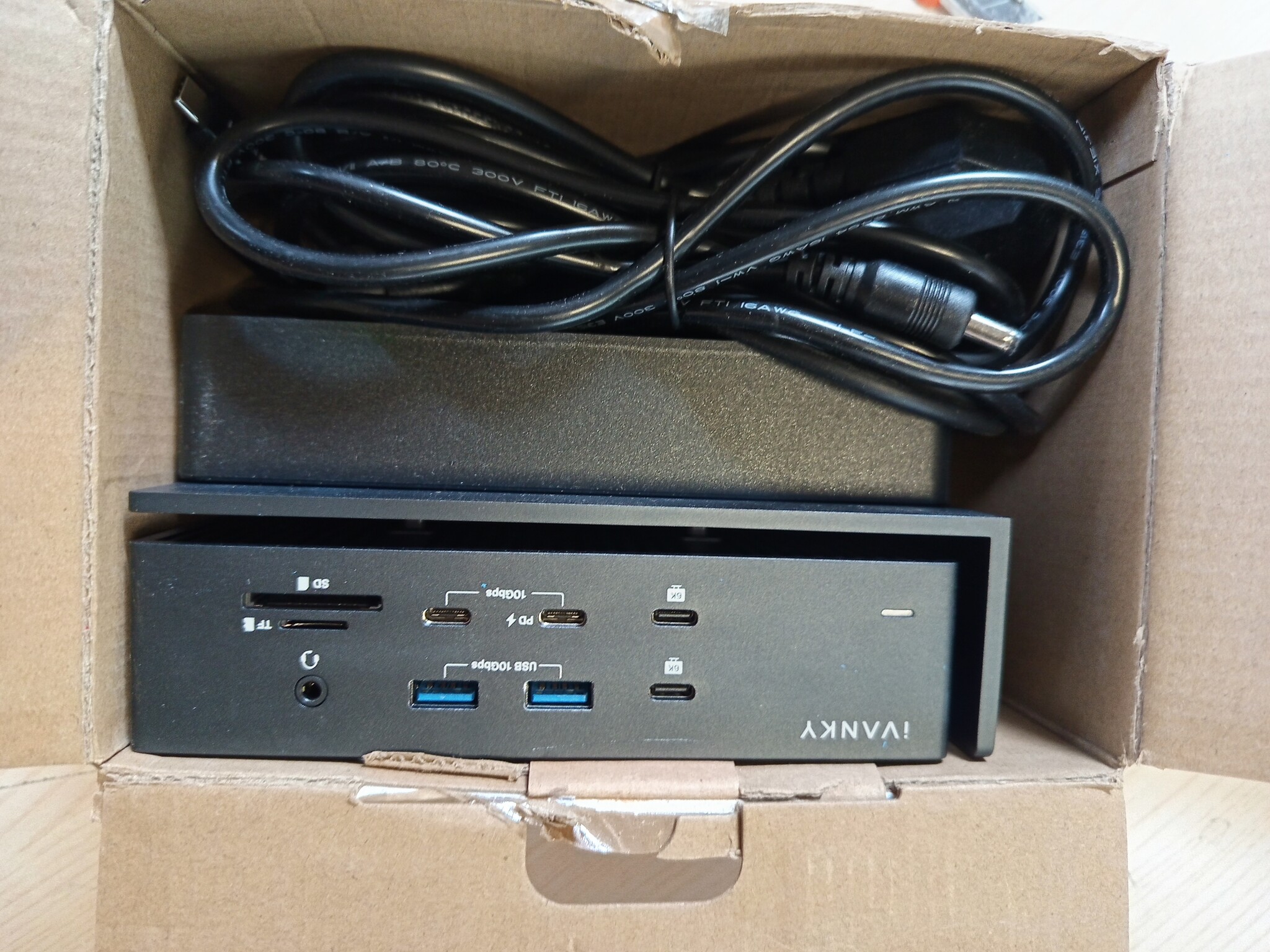 iVANKY FusionDock Max 1 Thunderbolt 4 Dock: 20-in-1, 6K, 40Gbps, 96W PD (-55%)