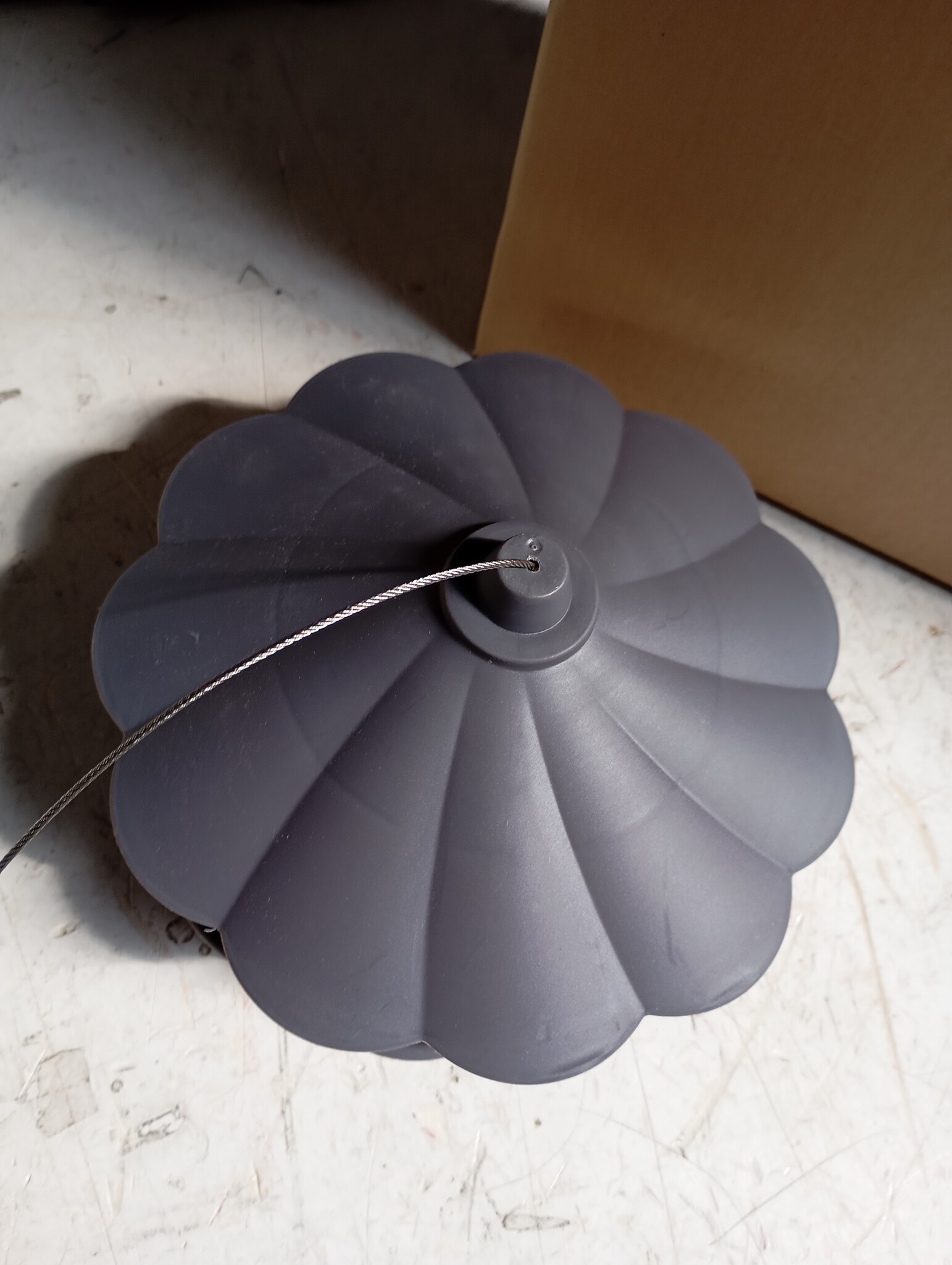 Vogelvoederhuisje ophangen, vogelhuis met standaard, weerbestendig, vogelvoederdispenser ophangen, hoge capaciteit, geschikt voor alle tuinvogels